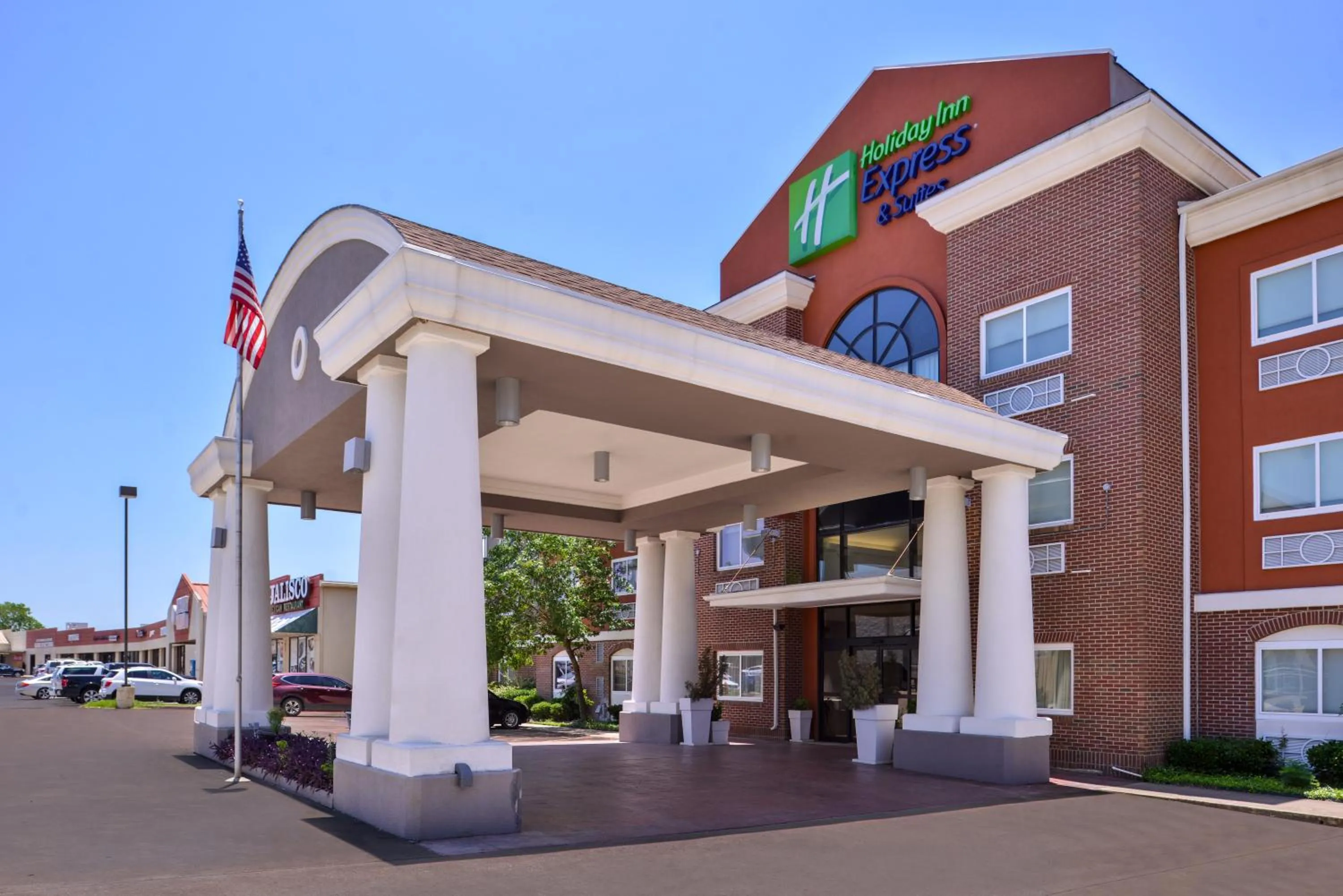 Property building in Holiday Inn Express Hotel & Suites Elgin by IHG