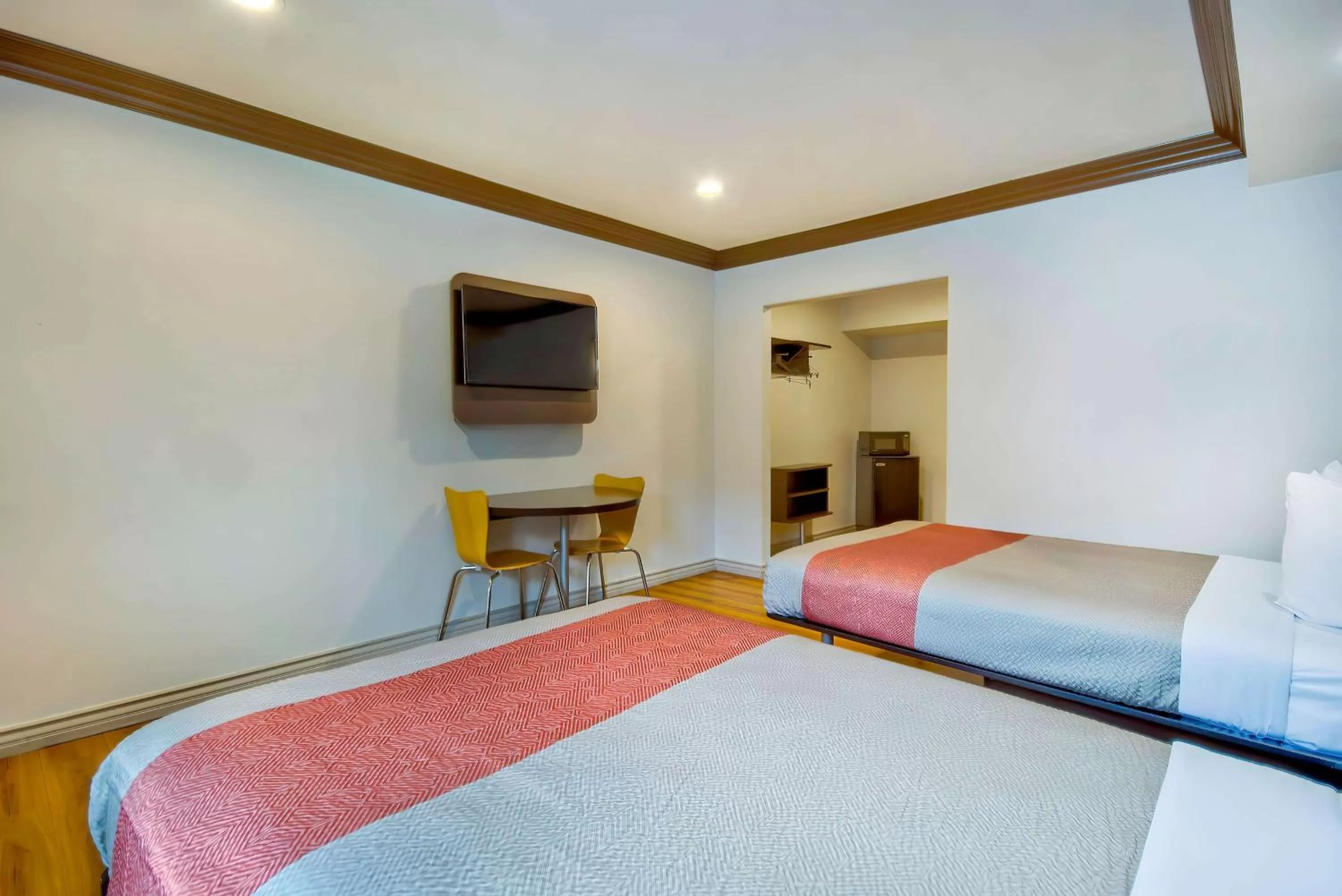 Bedroom in Motel 6 Gardena