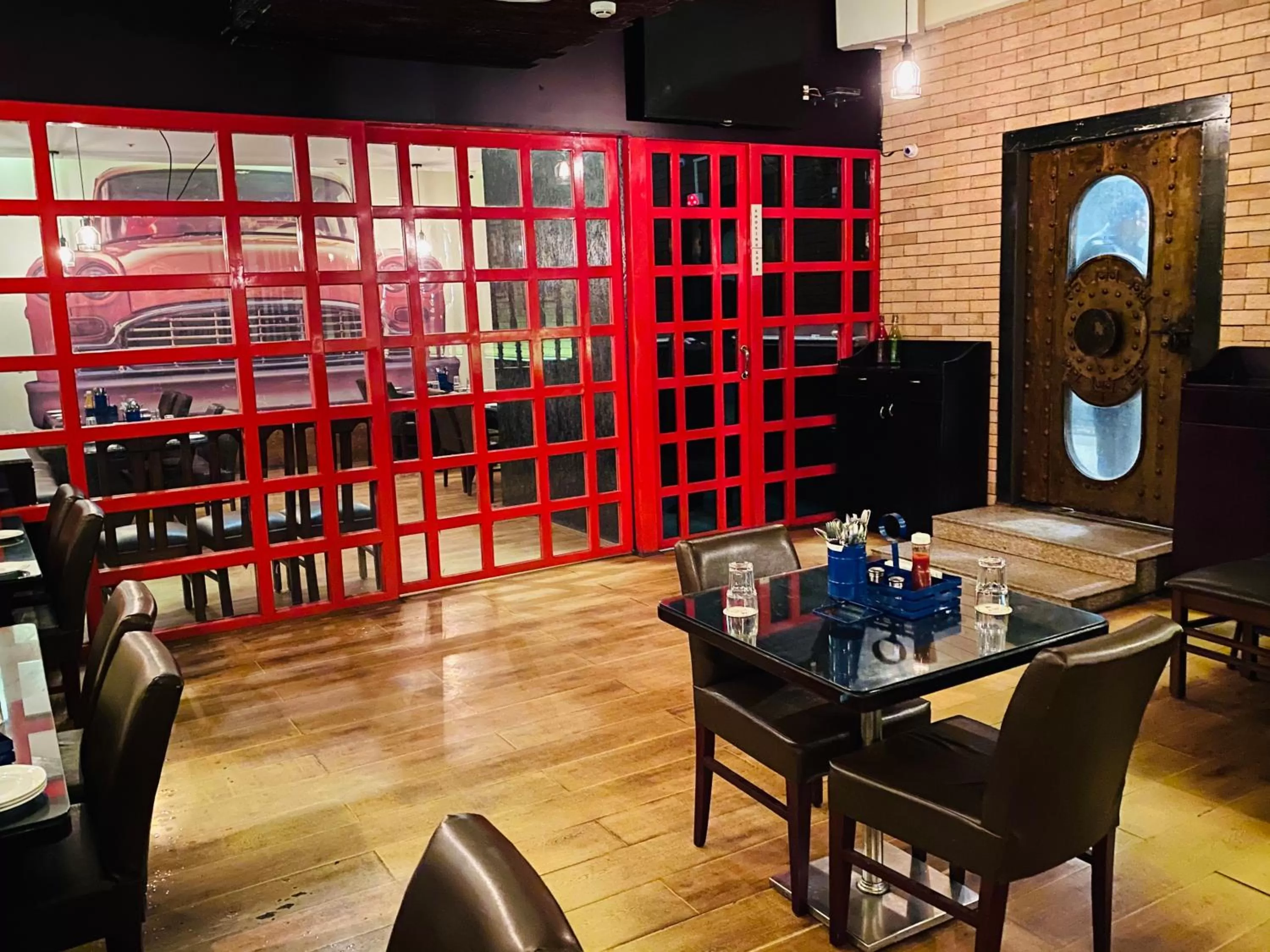 Restaurant/places to eat in Saluja Residency