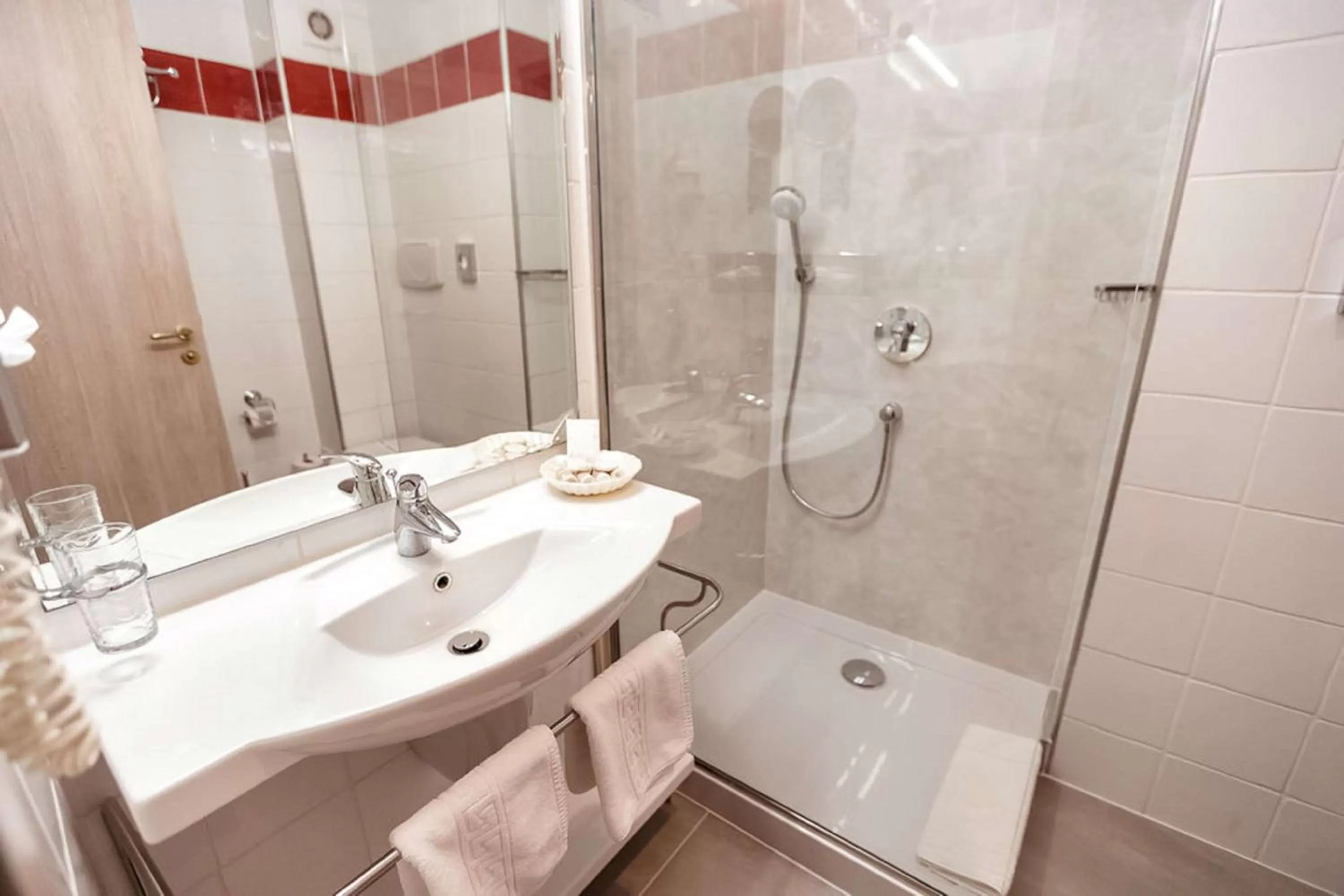 Bathroom in Best Western Plus Lido Hotel