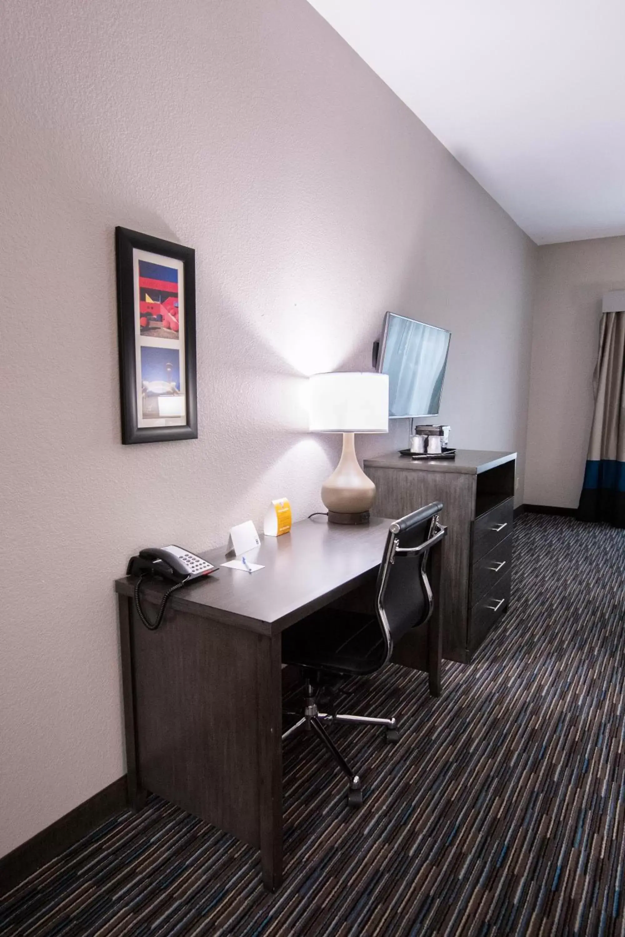 King Room - Disability Access/Non-Smoking in Comfort Inn & Suites Near Medical Center King Room - Disability Access/Non-Smoking in Comfort Inn & Suites Near Medical Center