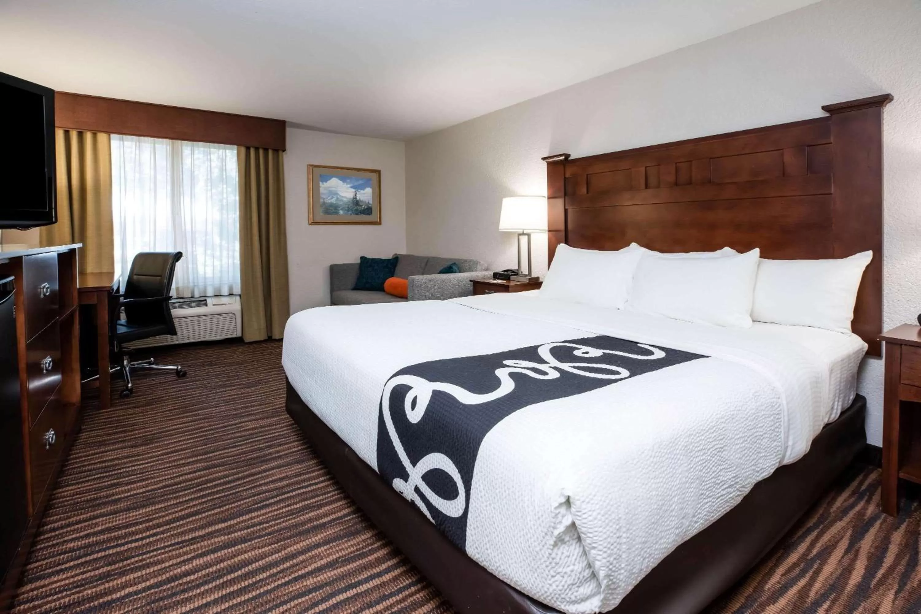 Photo of the whole room, Bed in La Quinta Inn by Wyndham Bend