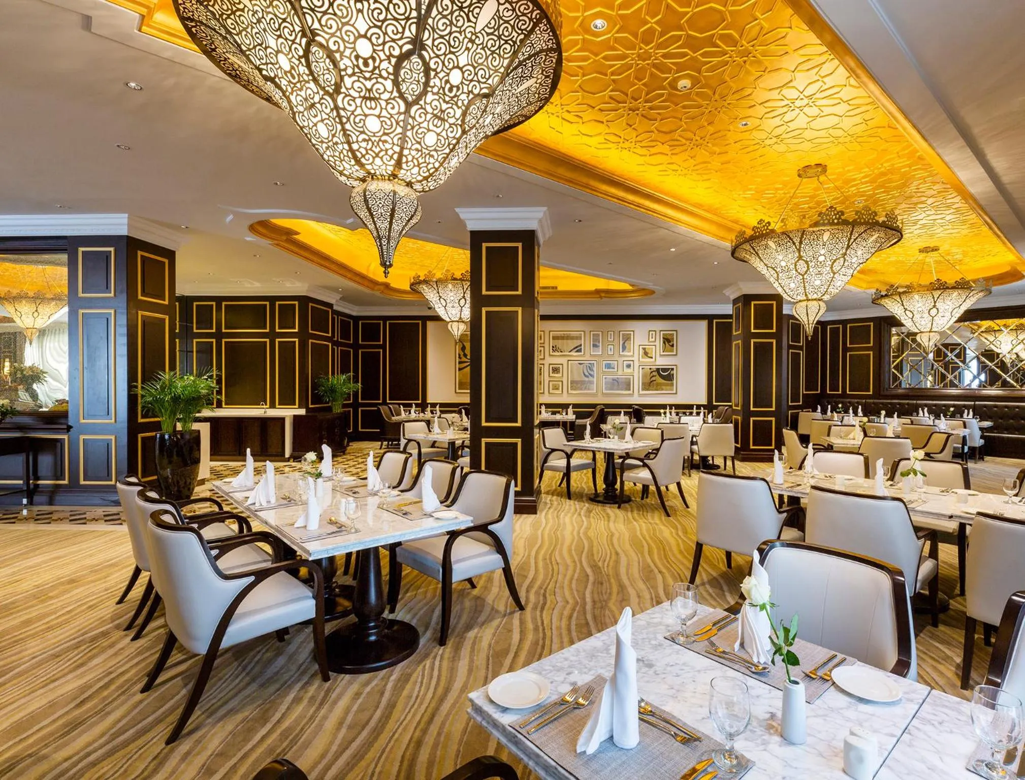 Restaurant/places to eat in Ezdan Palace Hotel