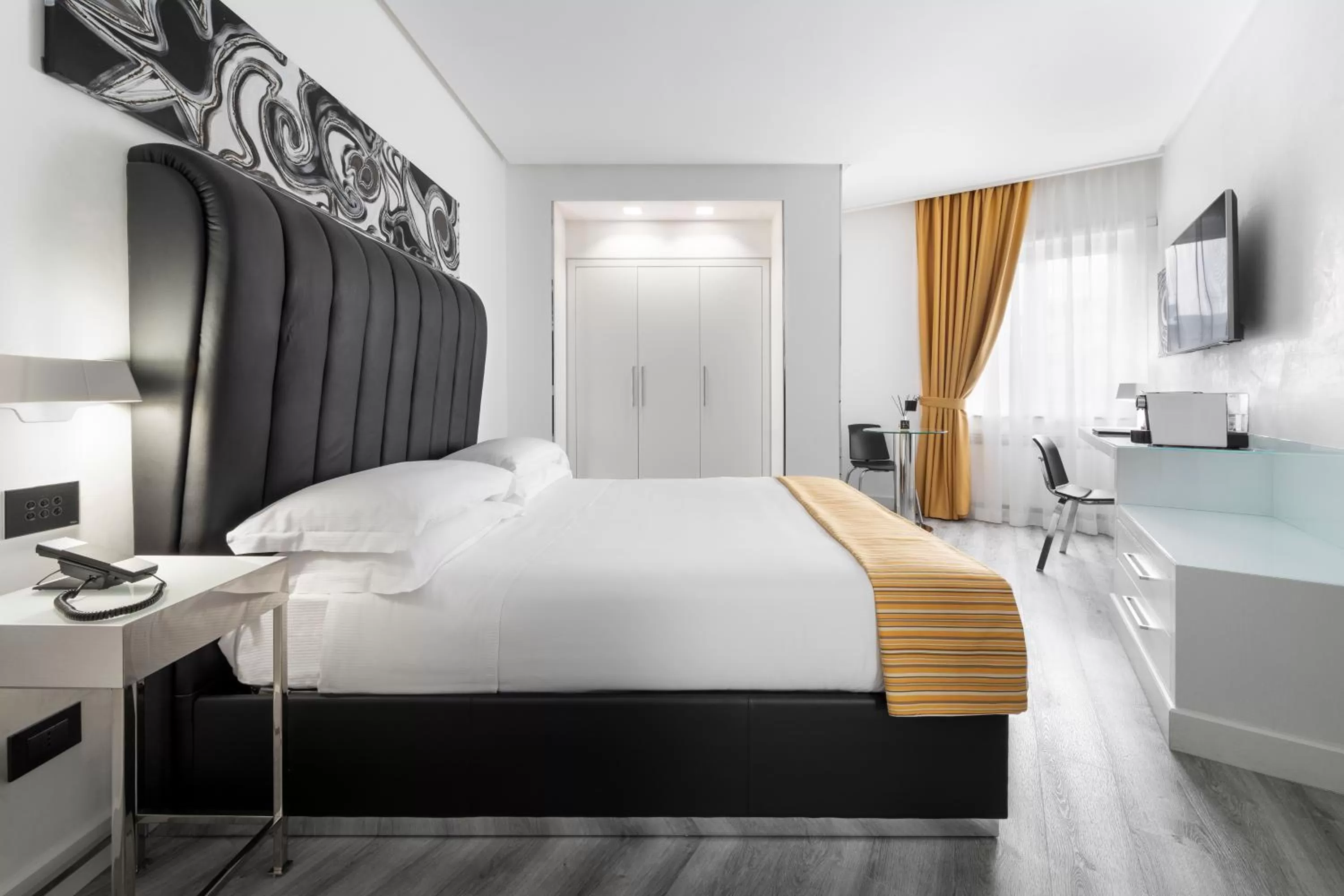 Photo of the whole room, Bed in LHP Napoli Palace & SPA