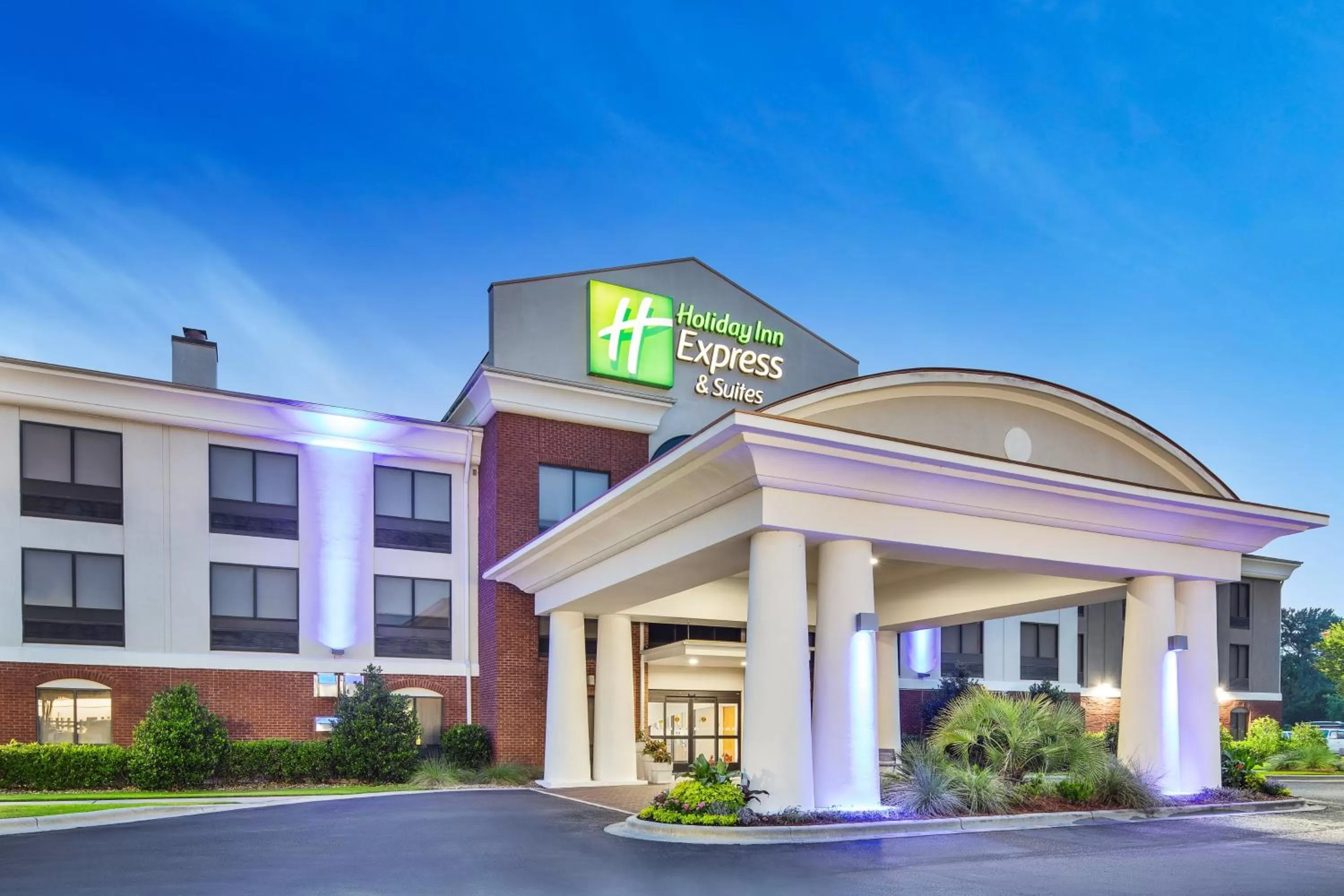 Property building in Holiday Inn Express & Suites - Hardeeville-Hilton Head by IHG