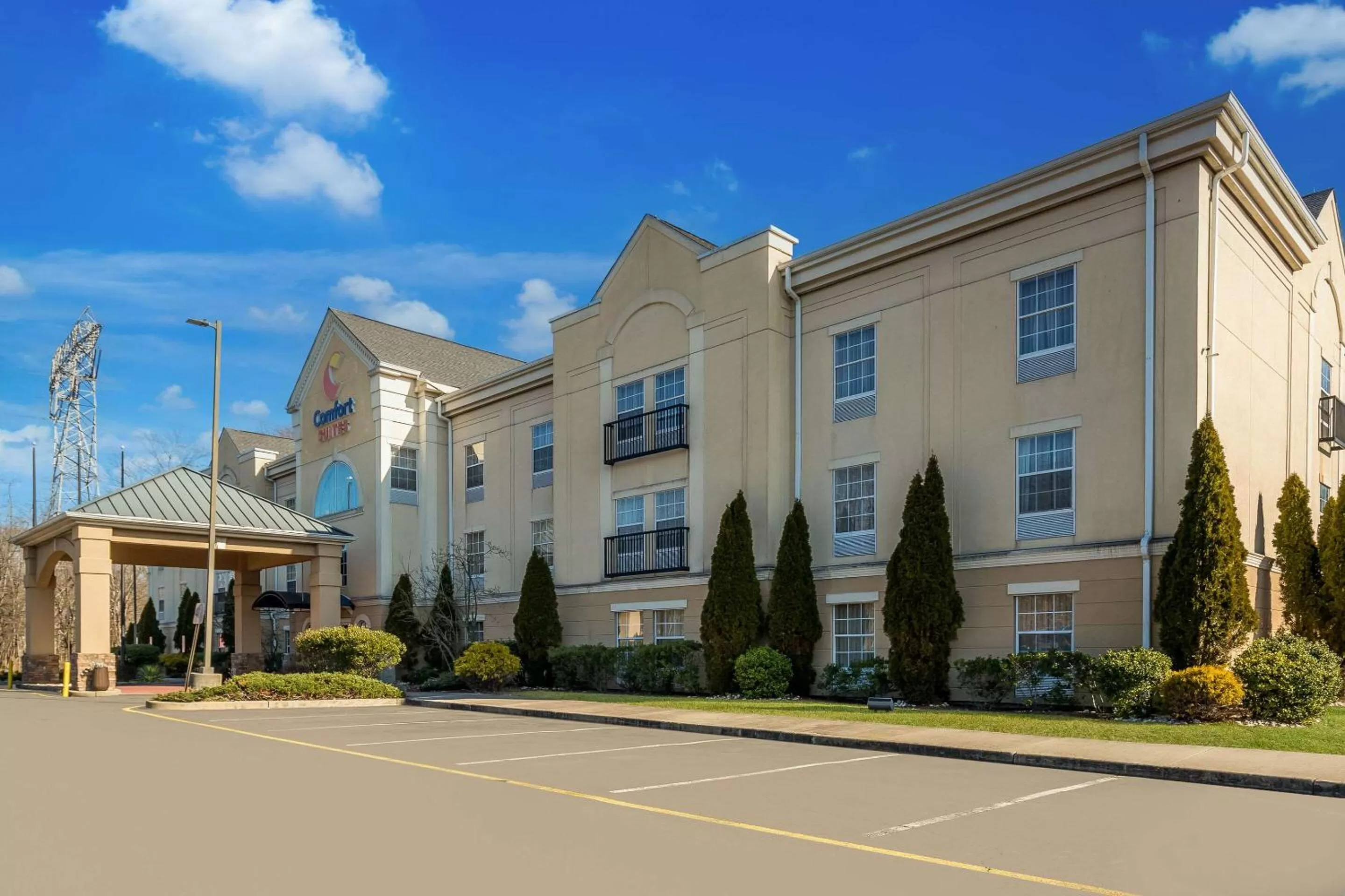 Property building in Comfort Suites Near University
