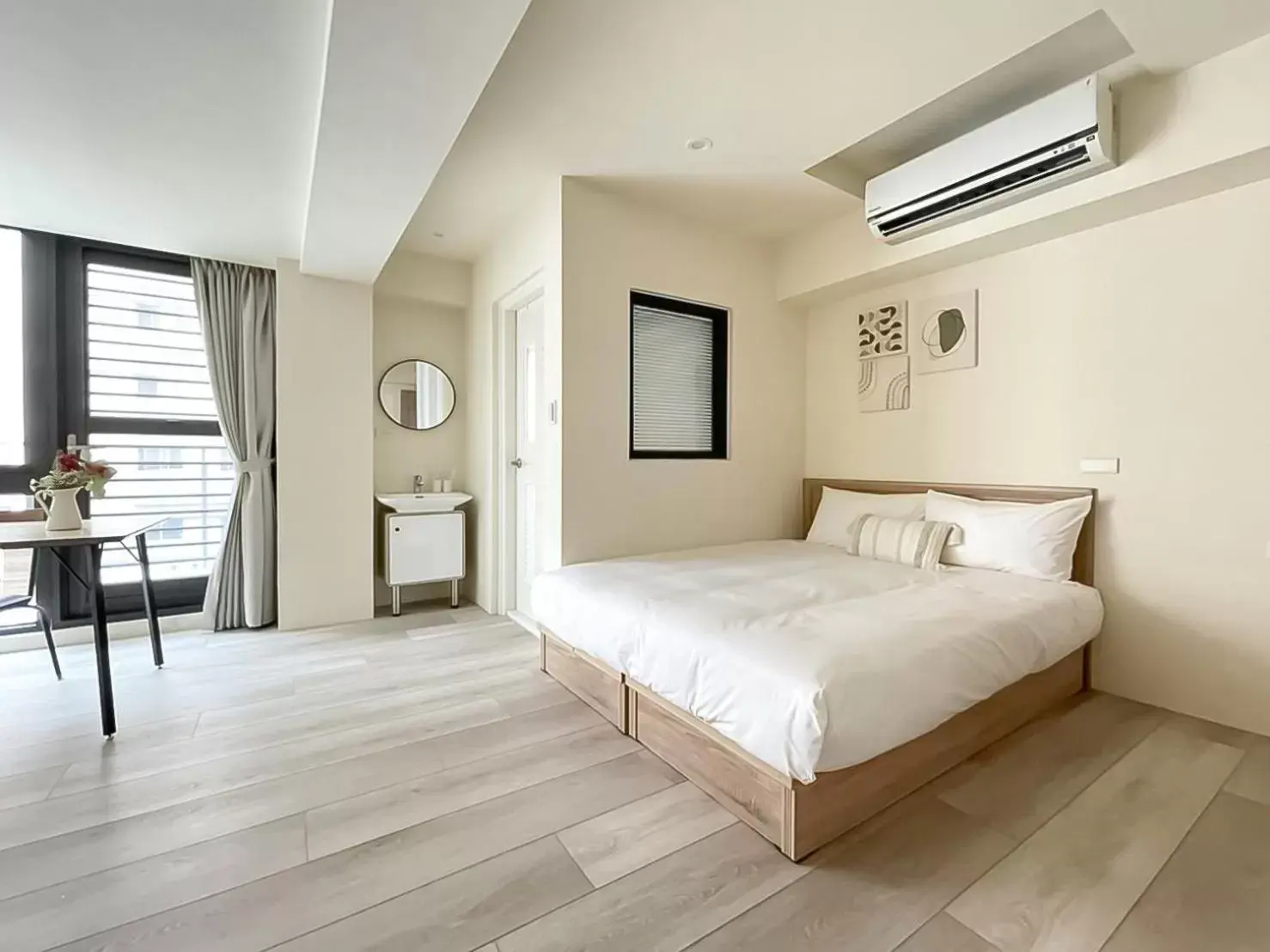 Deluxe Double Room with Balcony in 旅行家 Affetto Hostel Deluxe Double Room with Balcony in 旅行家 Affetto Hostel