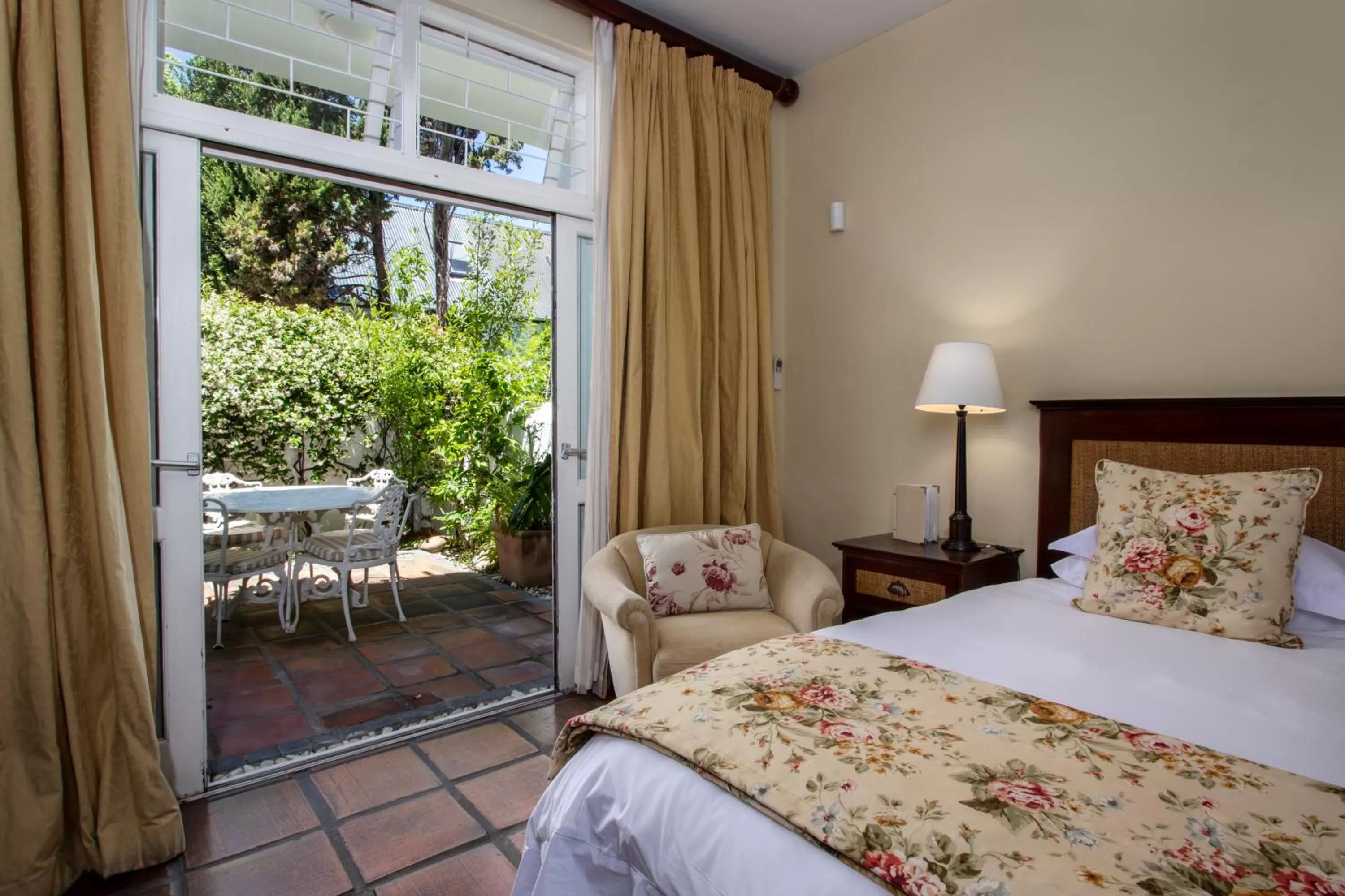 Bedroom, Bed in De Hoek Manor
