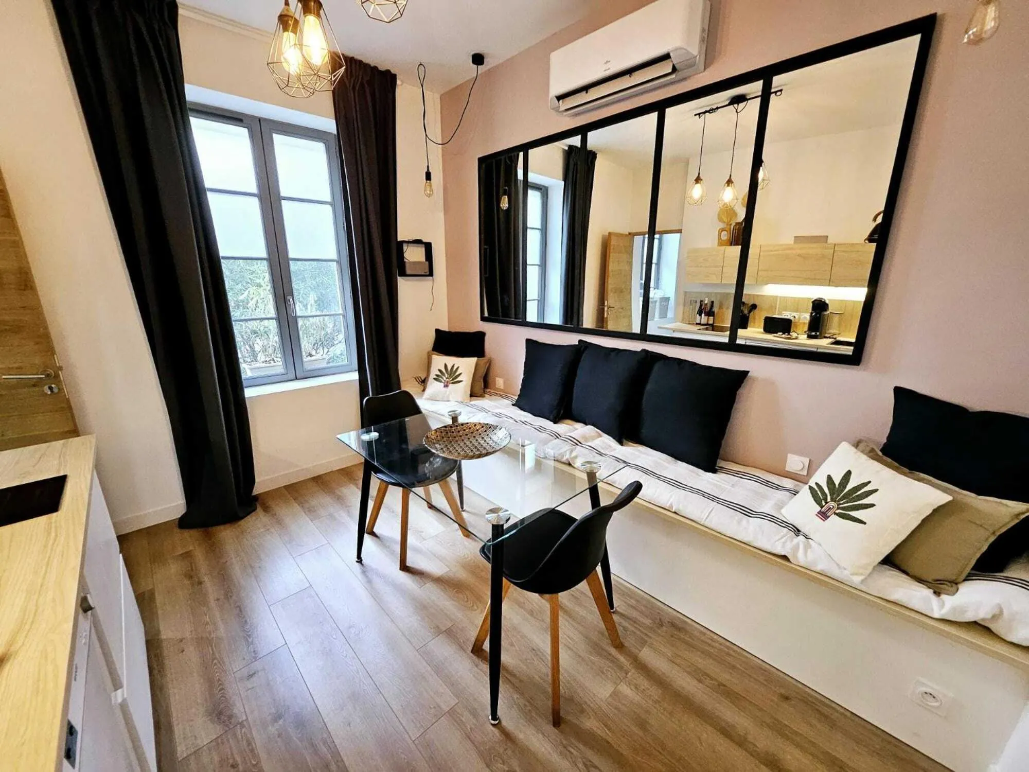 Kitchen or kitchenette in La Maison Grivolas Appartements et Maison d'hôtes