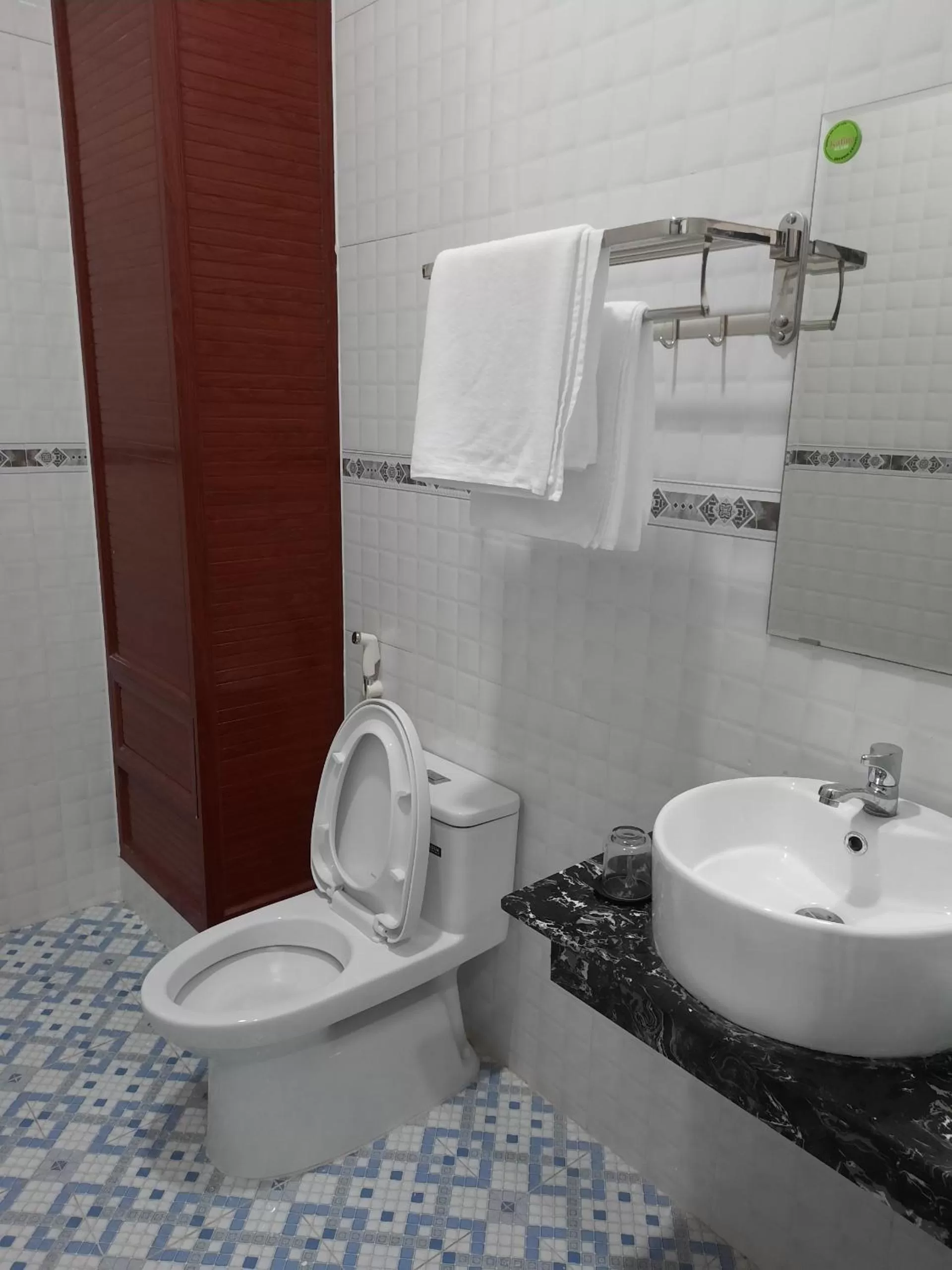 Bathroom in Hotel Sen Việt Bạc Liêu
