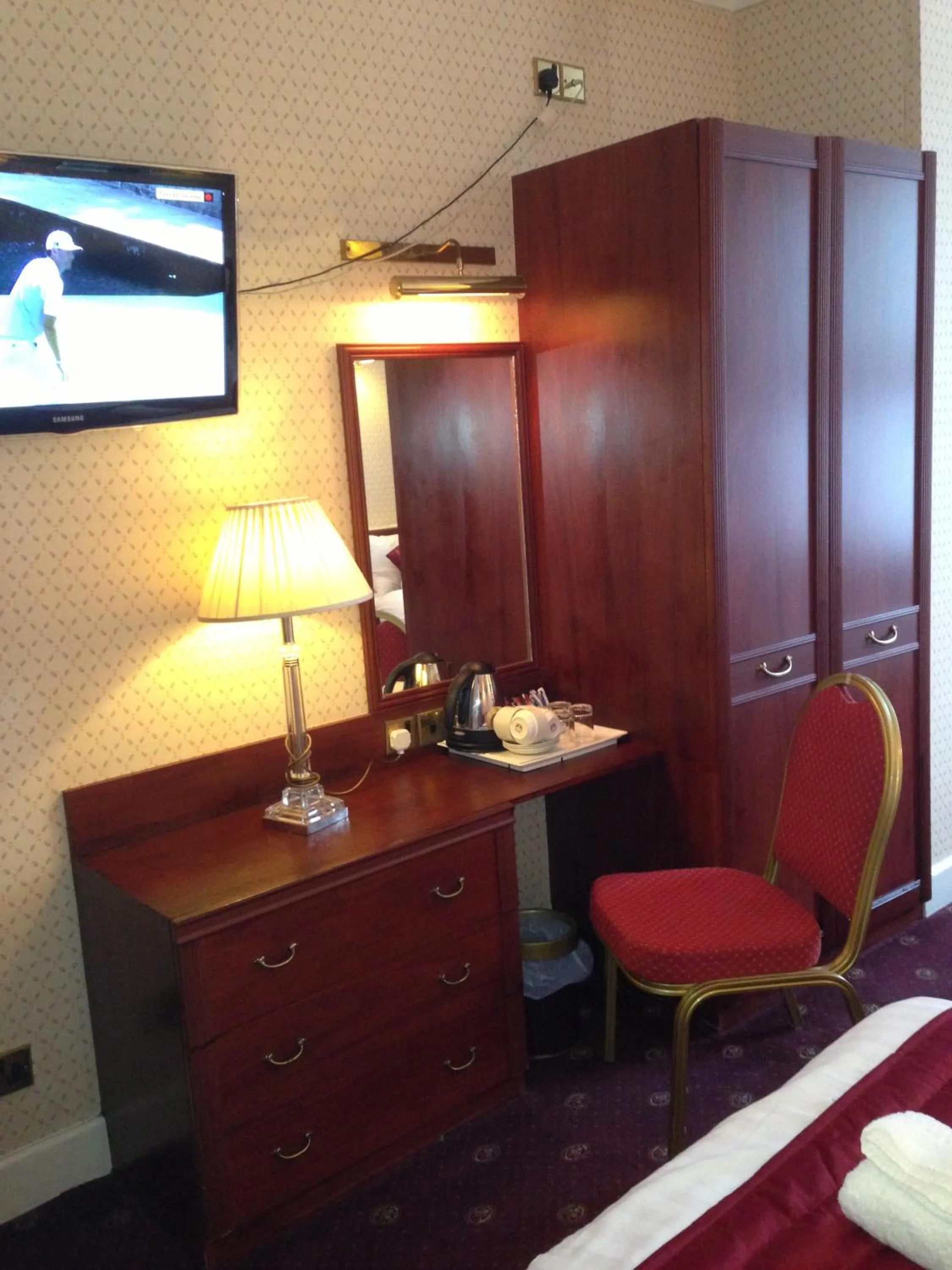 TV and multimedia, Bed in Avon Hotel