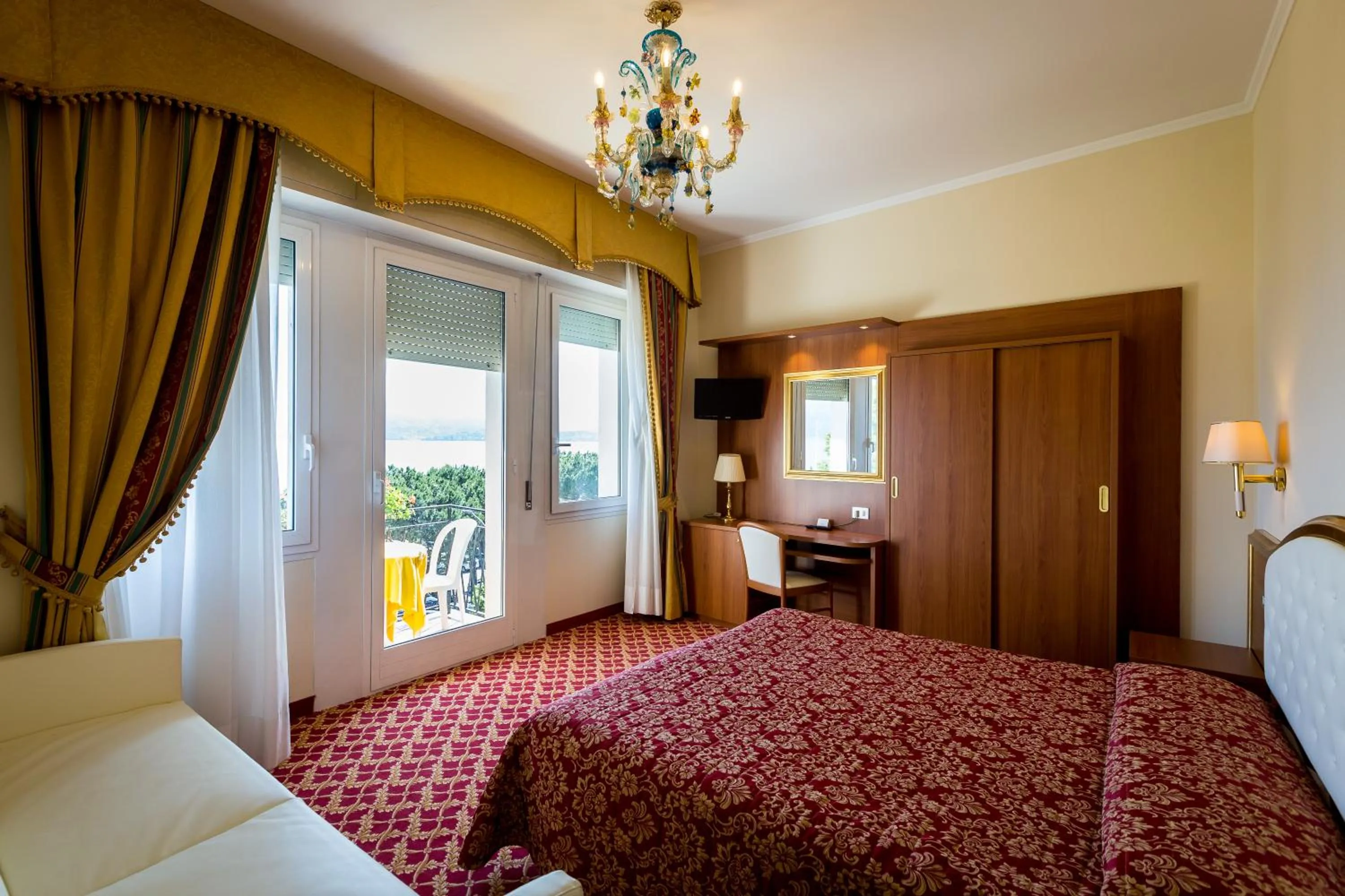 Photo of the whole room, Bed in Hotel Milan Speranza Au Lac