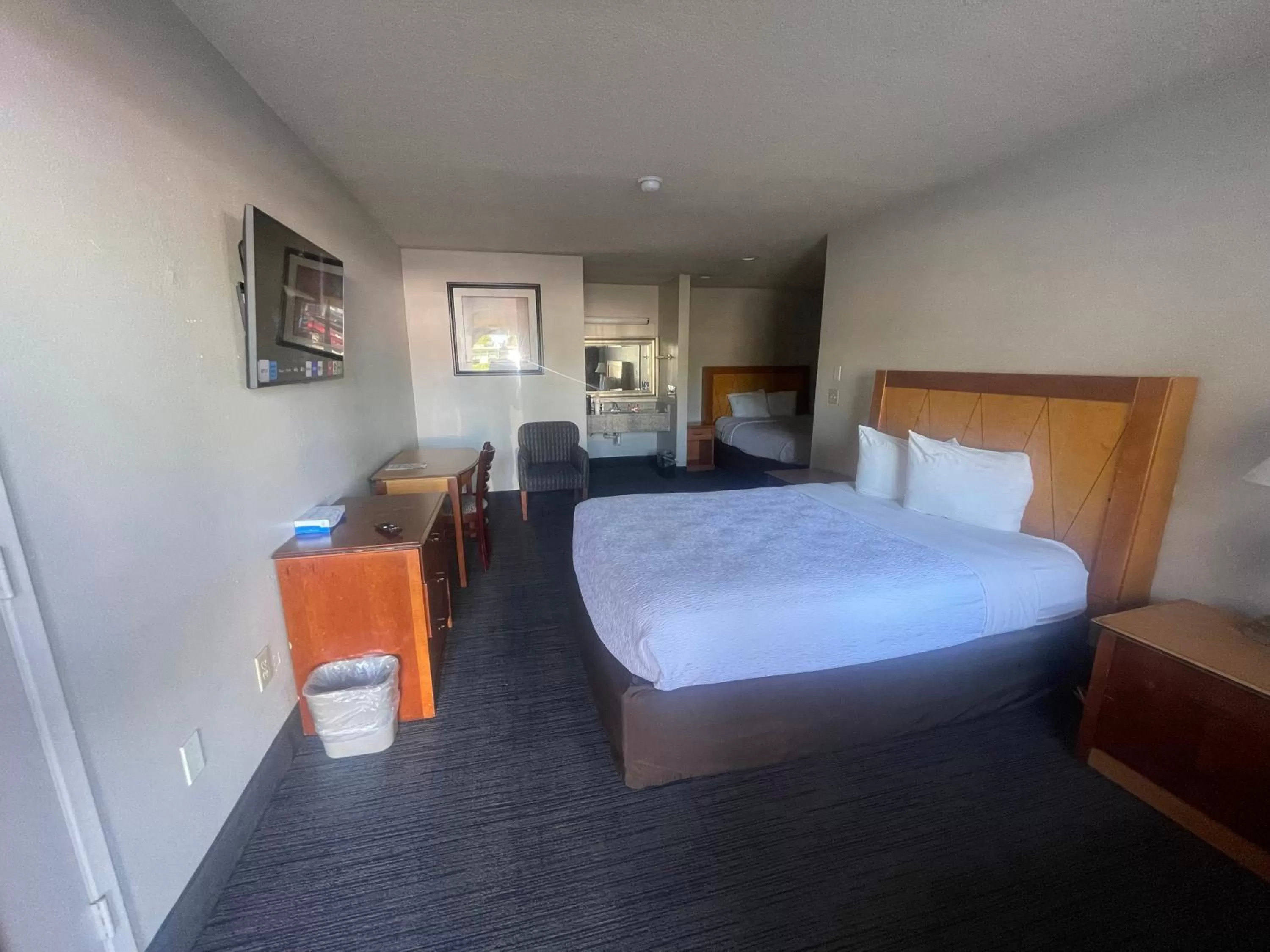 Bed in Skyway Inn - Seatac