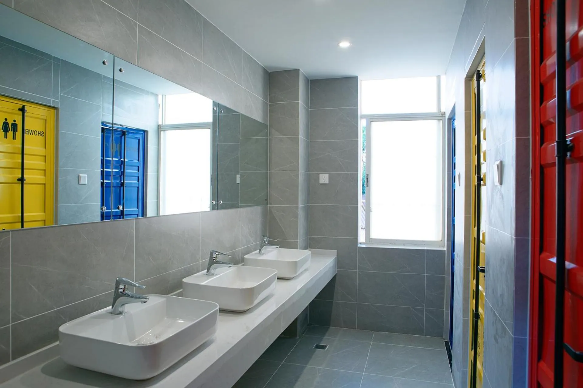 Hot Tub in The Cloudland International Youth Hostel Close to the city center,15 min walks to the subway, Close to the night market, old street, green lake, English-speaking service, free Activity convenient payment and visa cards are accepted