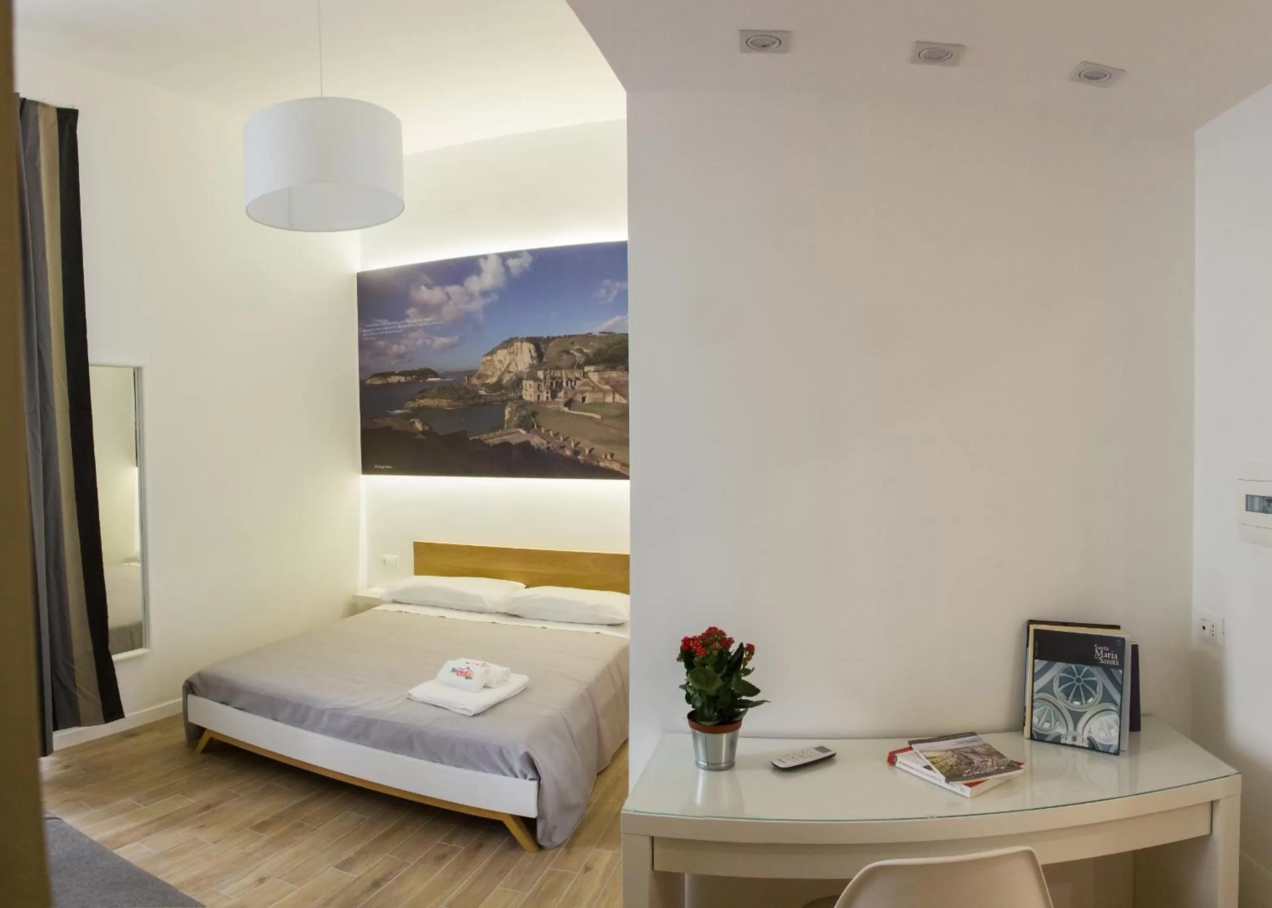 Photo of the whole room, Bed in Napolinn