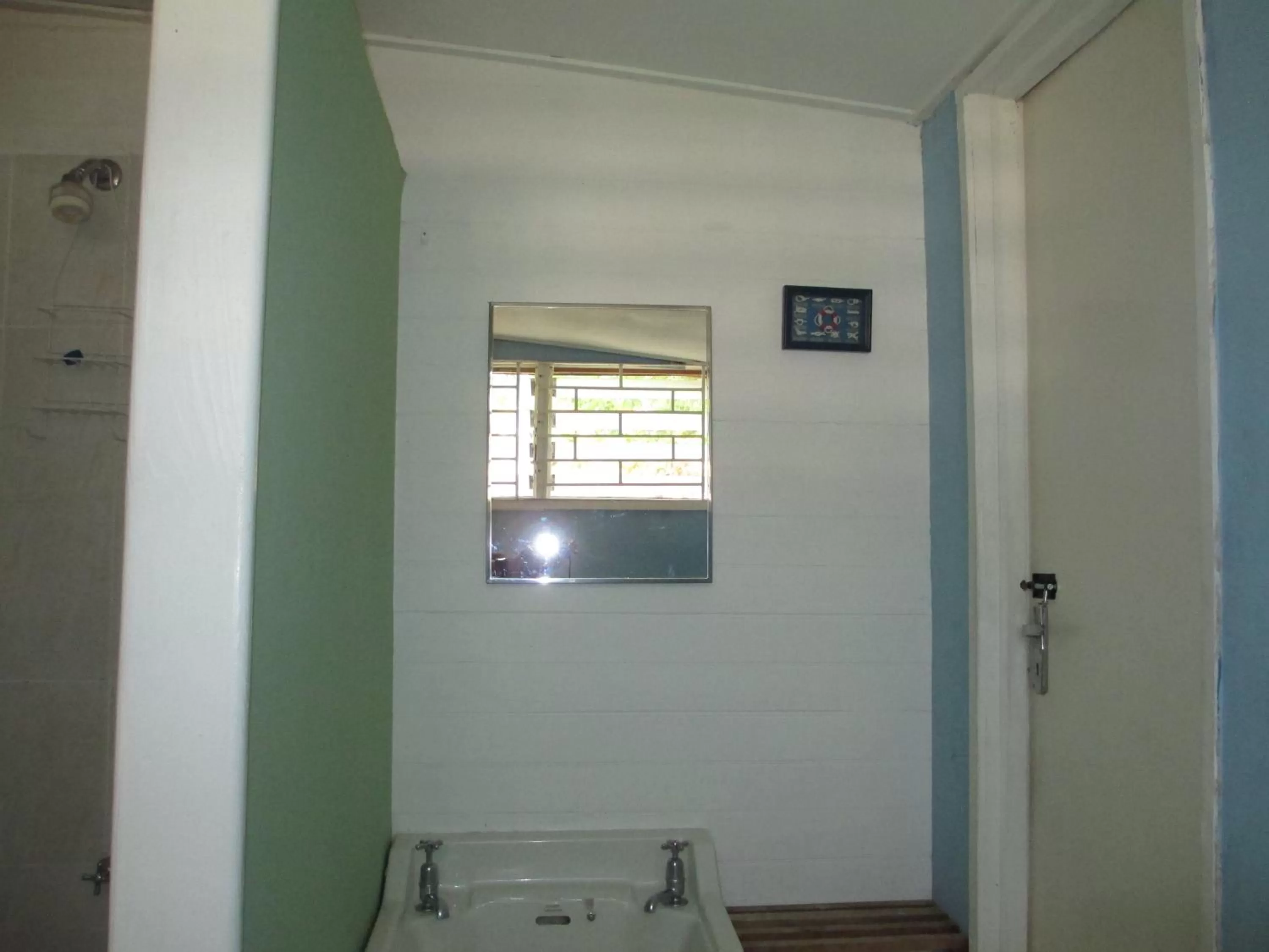 Shower in Kingsworth Bed and Breakfast