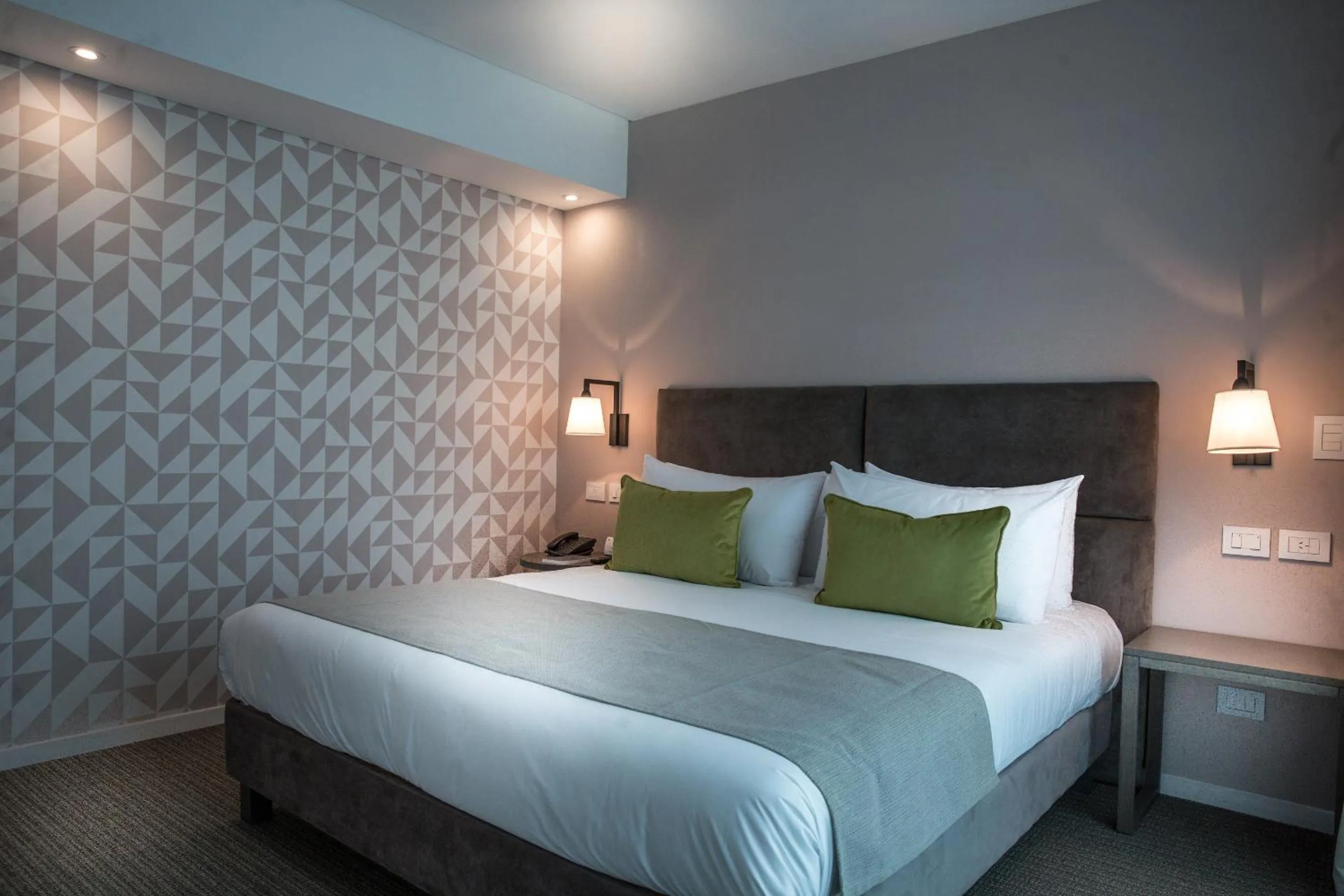 Photo of the whole room, Bed in Howard Johnson Plaza Buenos Aires