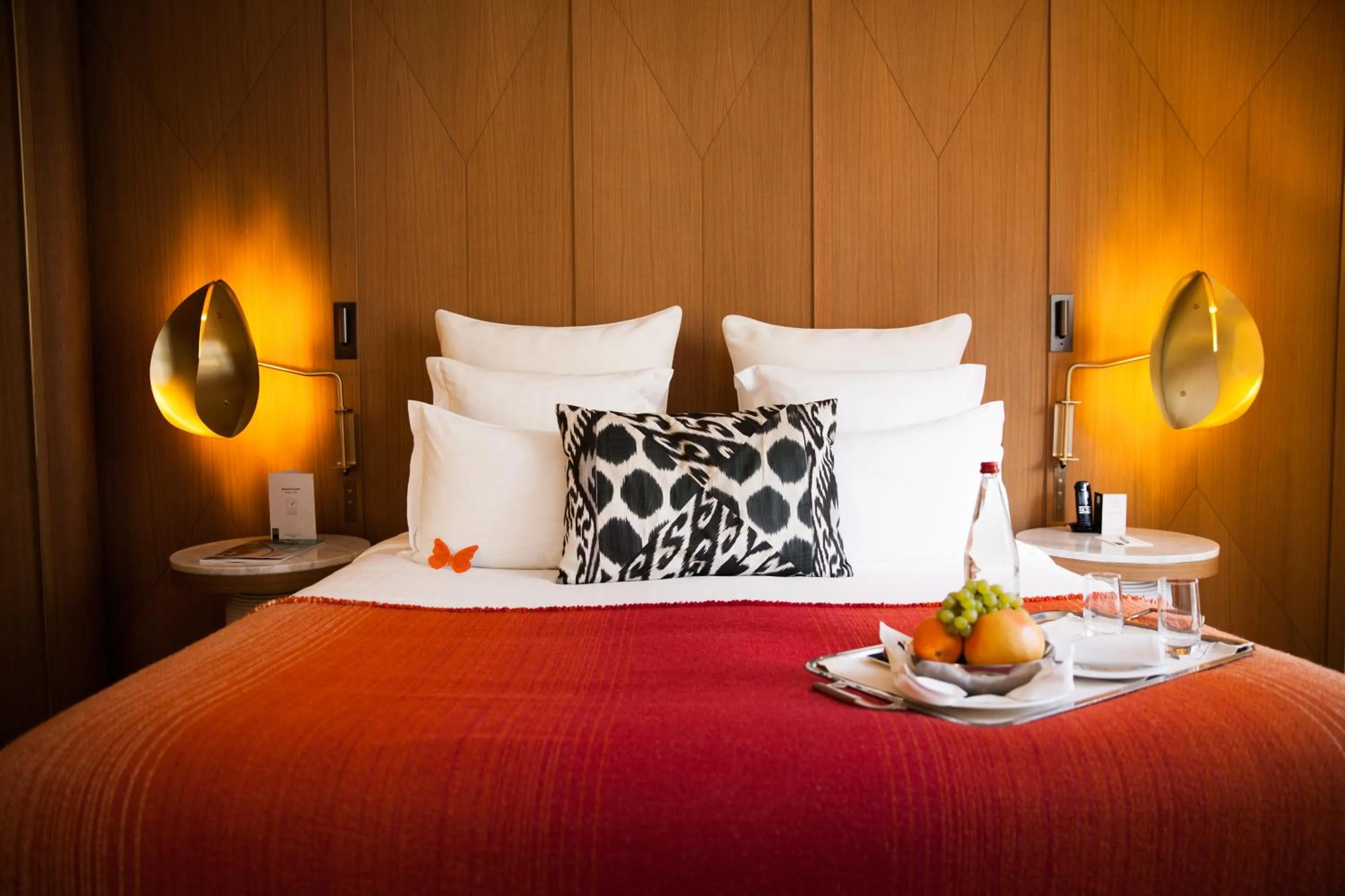 Bedroom, Bed in Hôtel Vernet Champs Elysées Paris