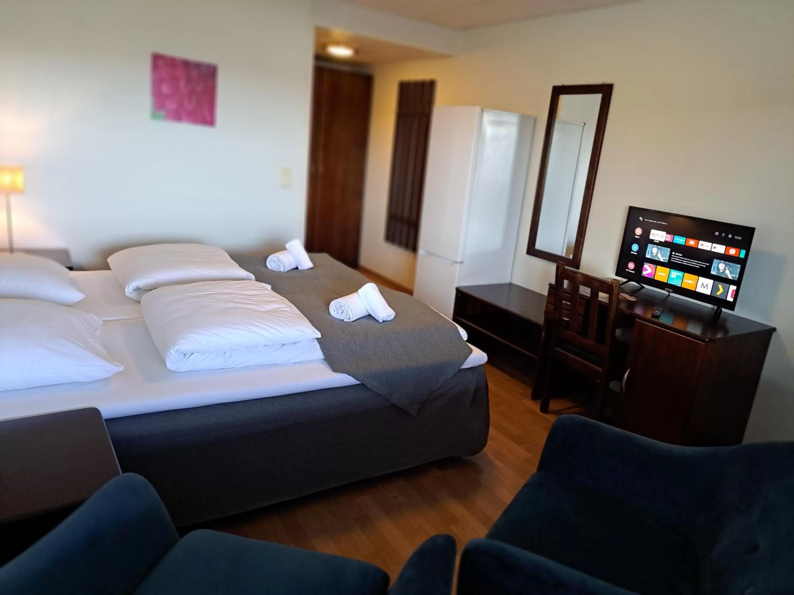 Photo of the whole room, Bed in Motell Svinesundparken