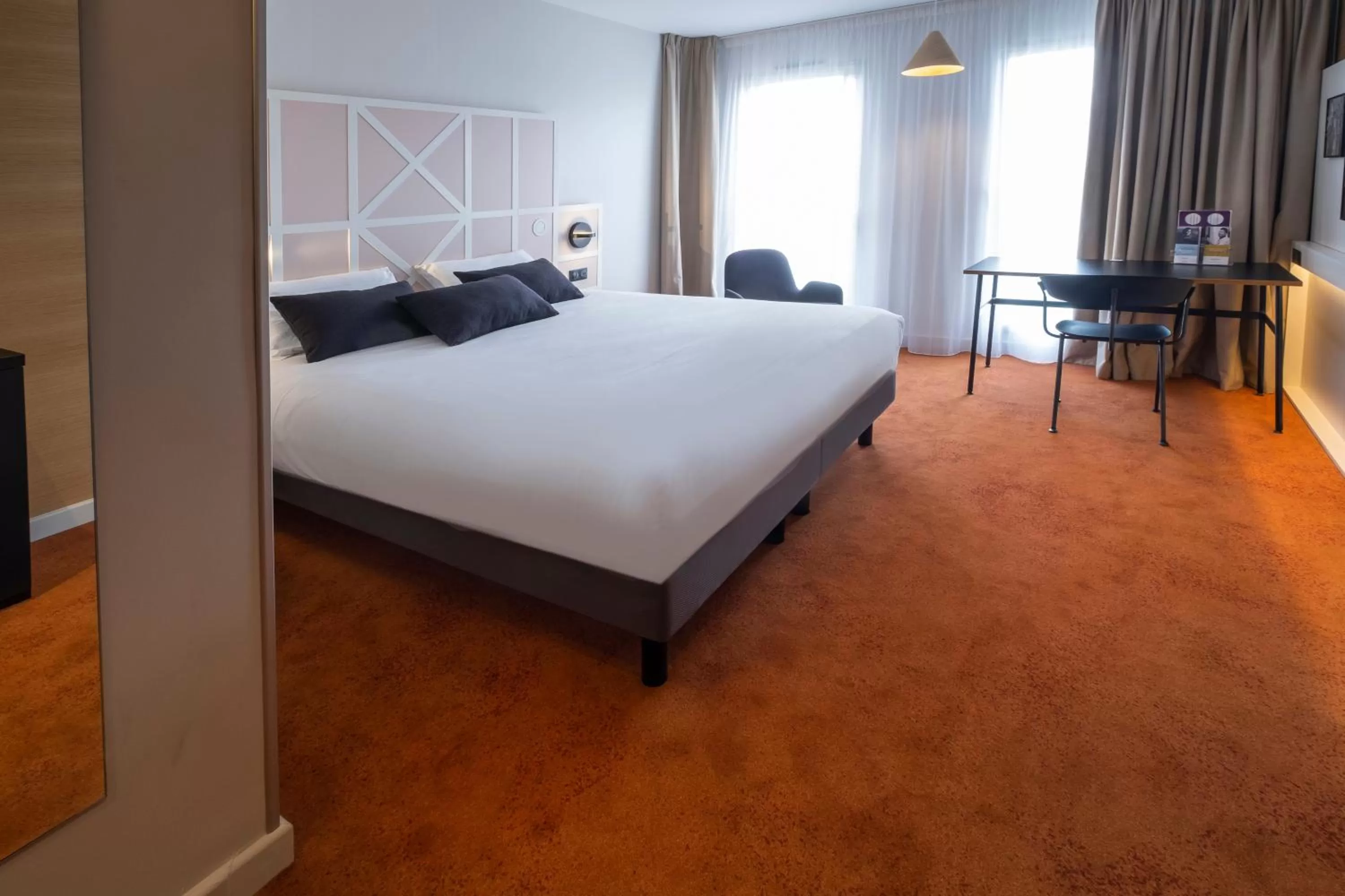 Photo of the whole room, Bed in Mercure Rouen Centre Champ de Mars