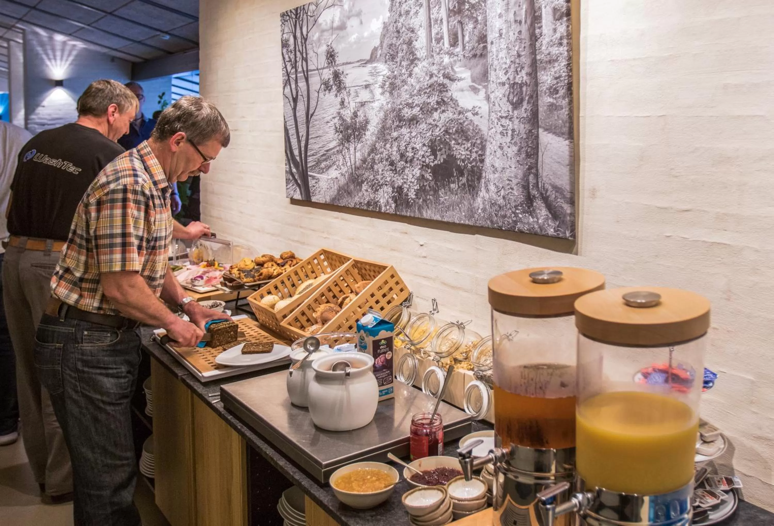 Buffet breakfast in Hotel 6400