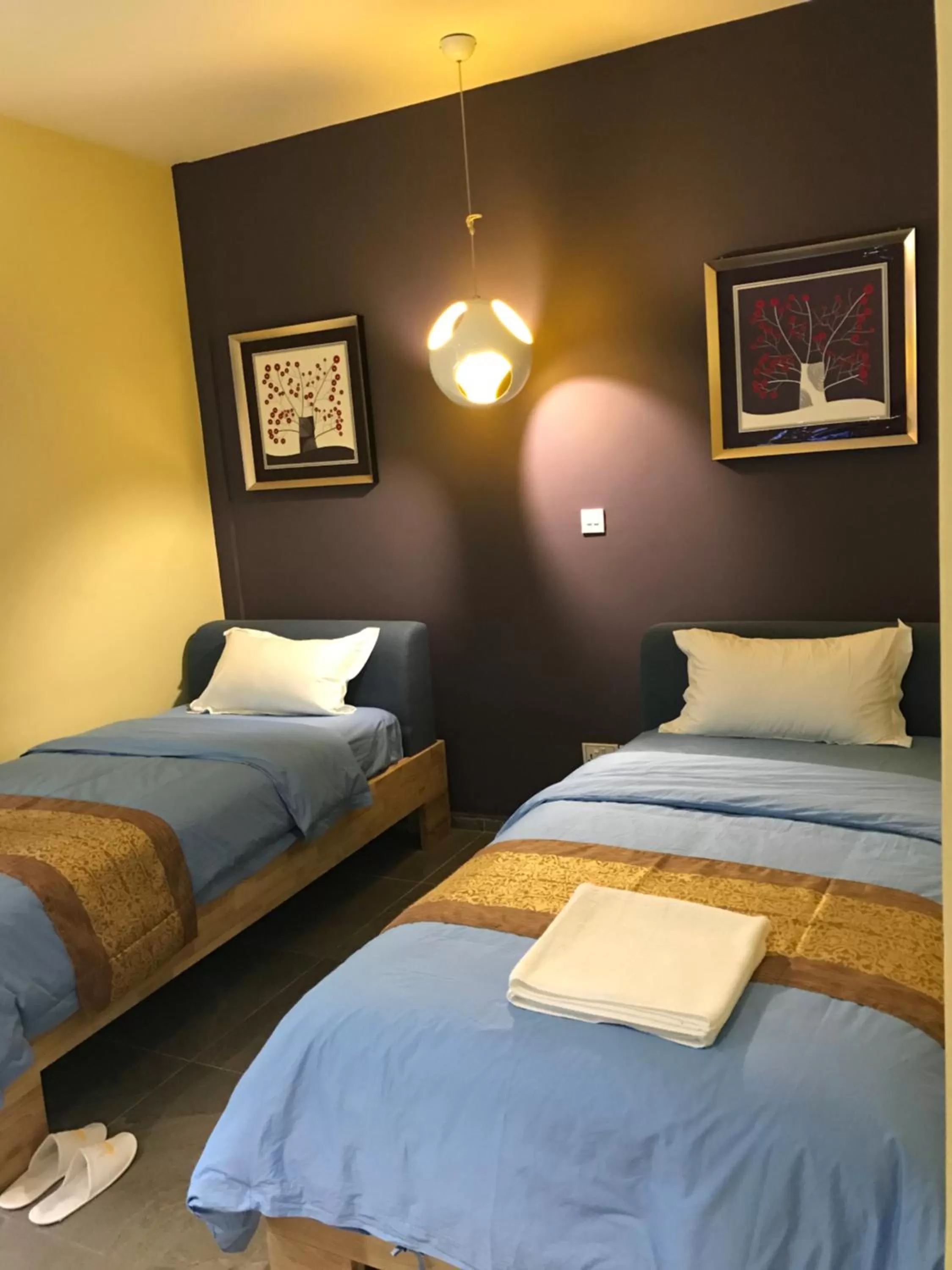 Bedroom, Bed in Benny's City Hotel