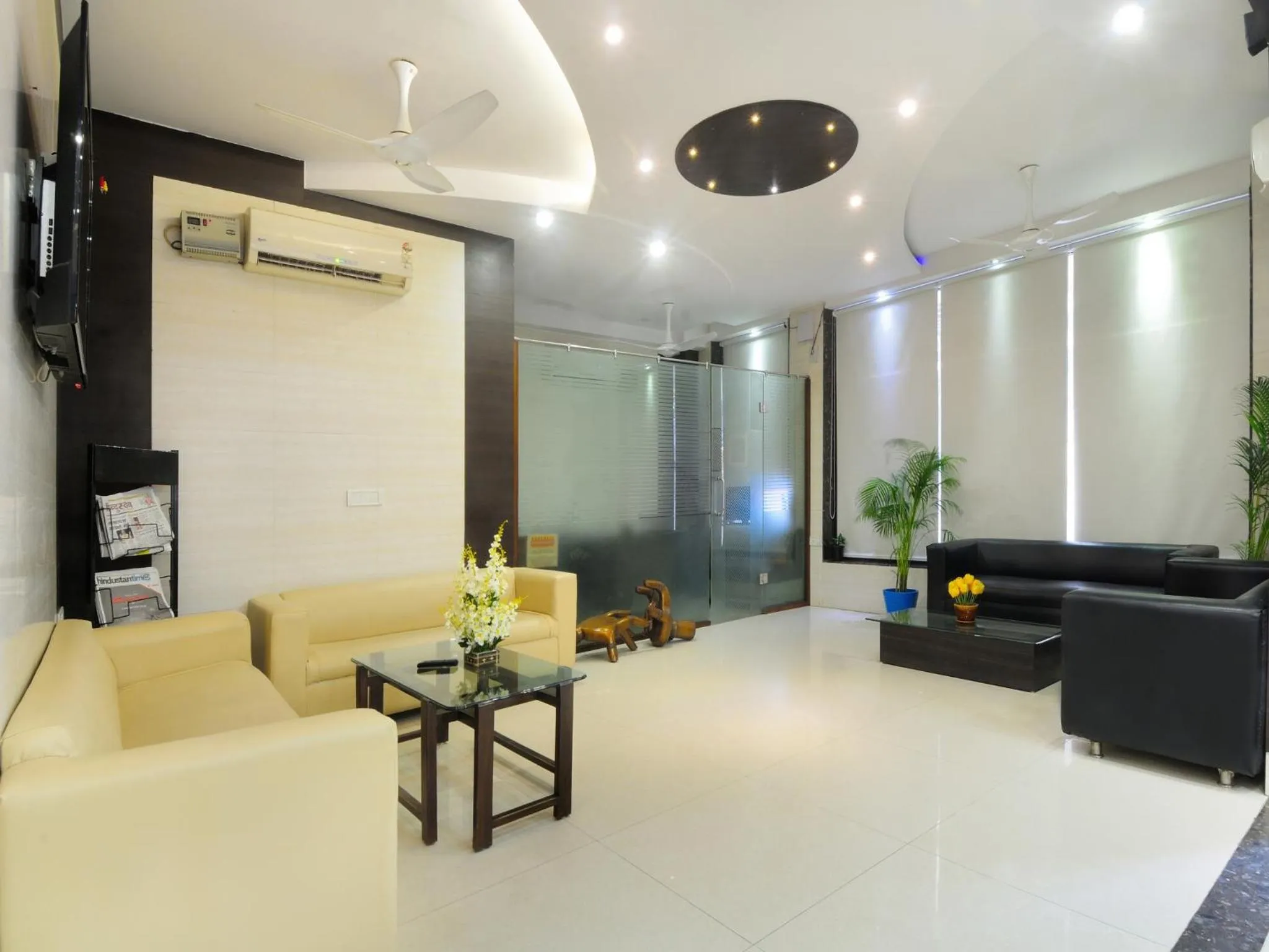 Lobby or reception in Hotel Sky Rich International - Just a min walk from Karol Bagh Metro Station