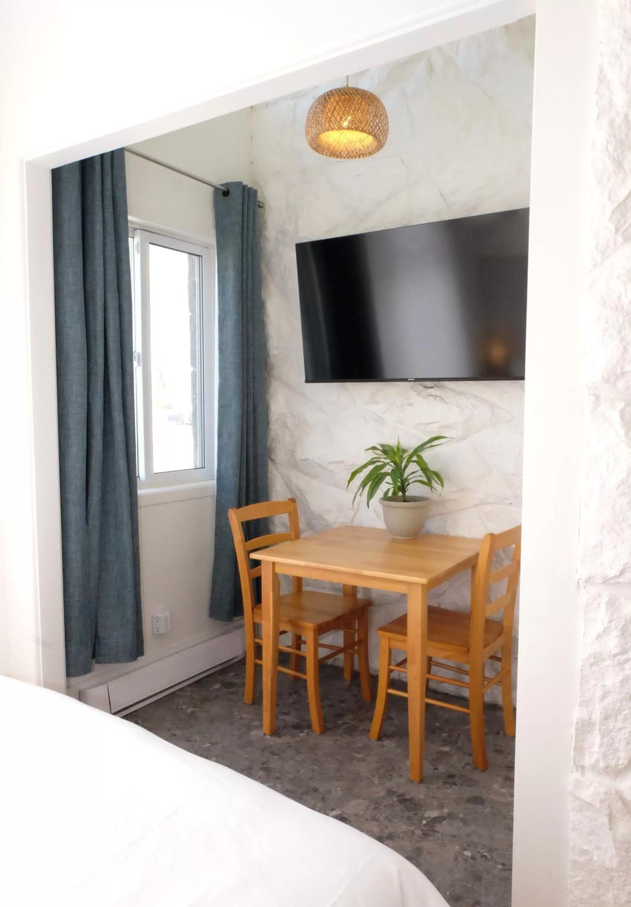 TV/Entertainment Center in Auberge Mélilot