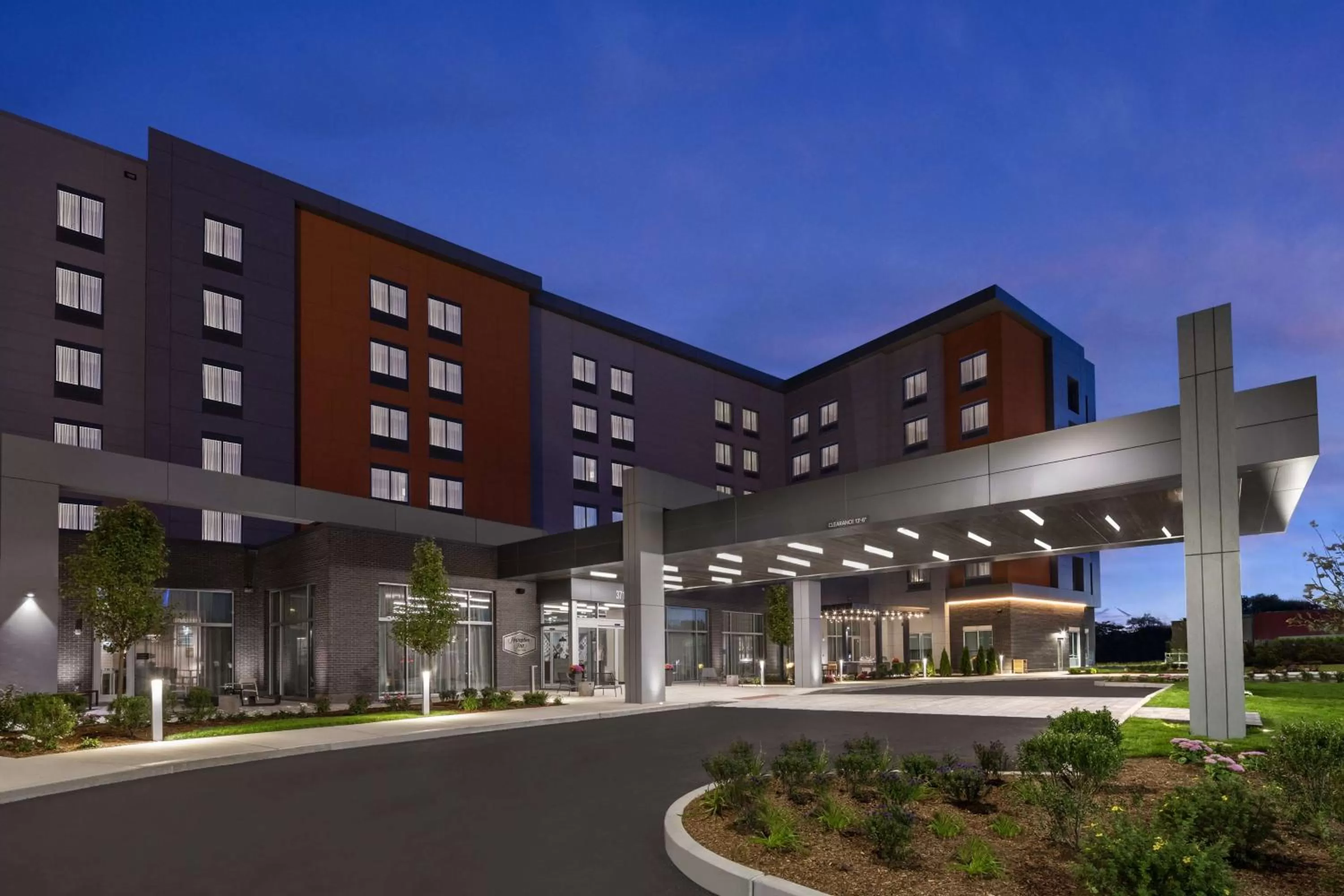 Property building in Hampton Inn Boston Woburn