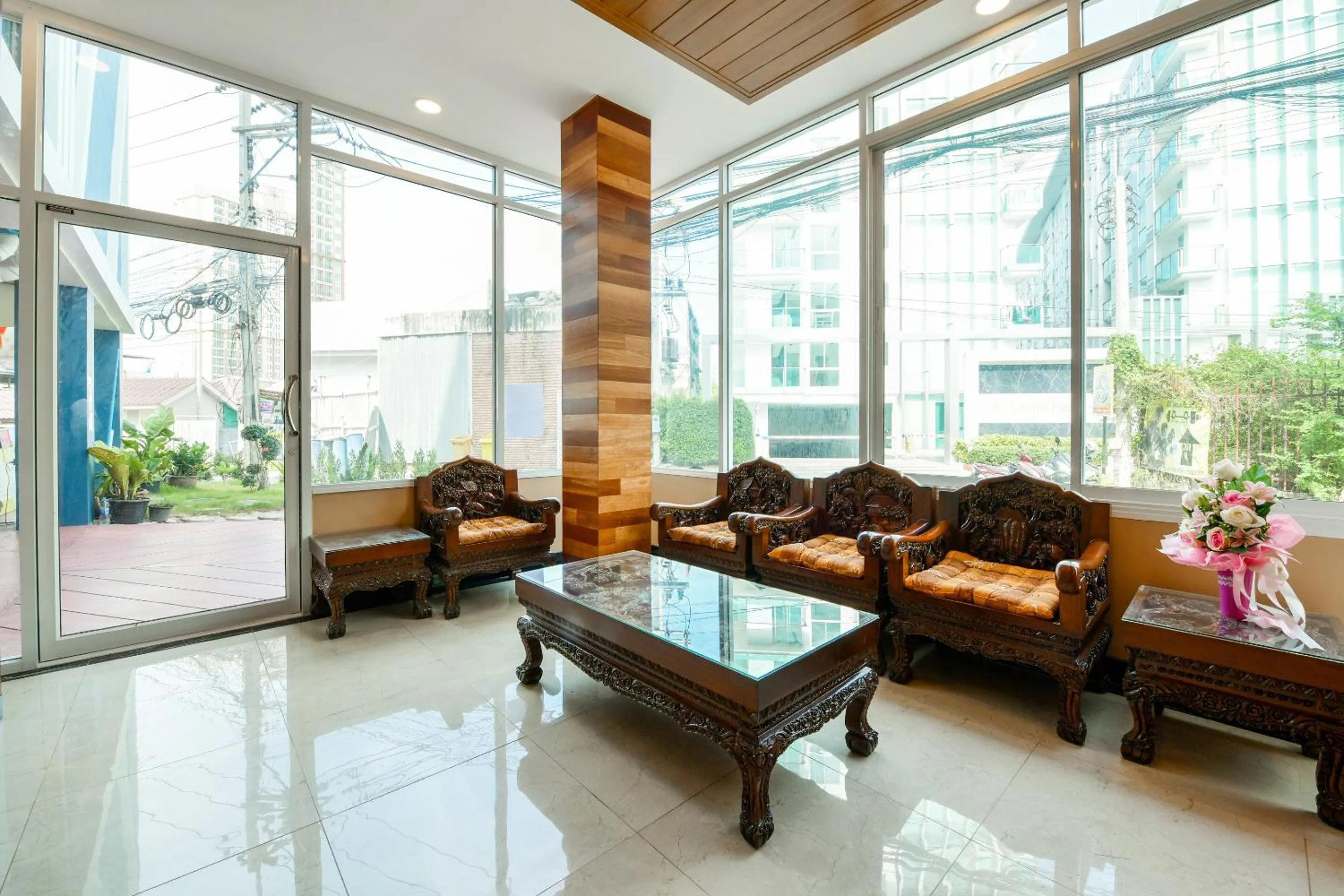 Lobby or reception in OYO 458 Nakorn Siam Boutique