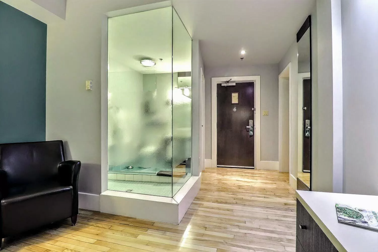 St. James' Gate, Boutique Hotel