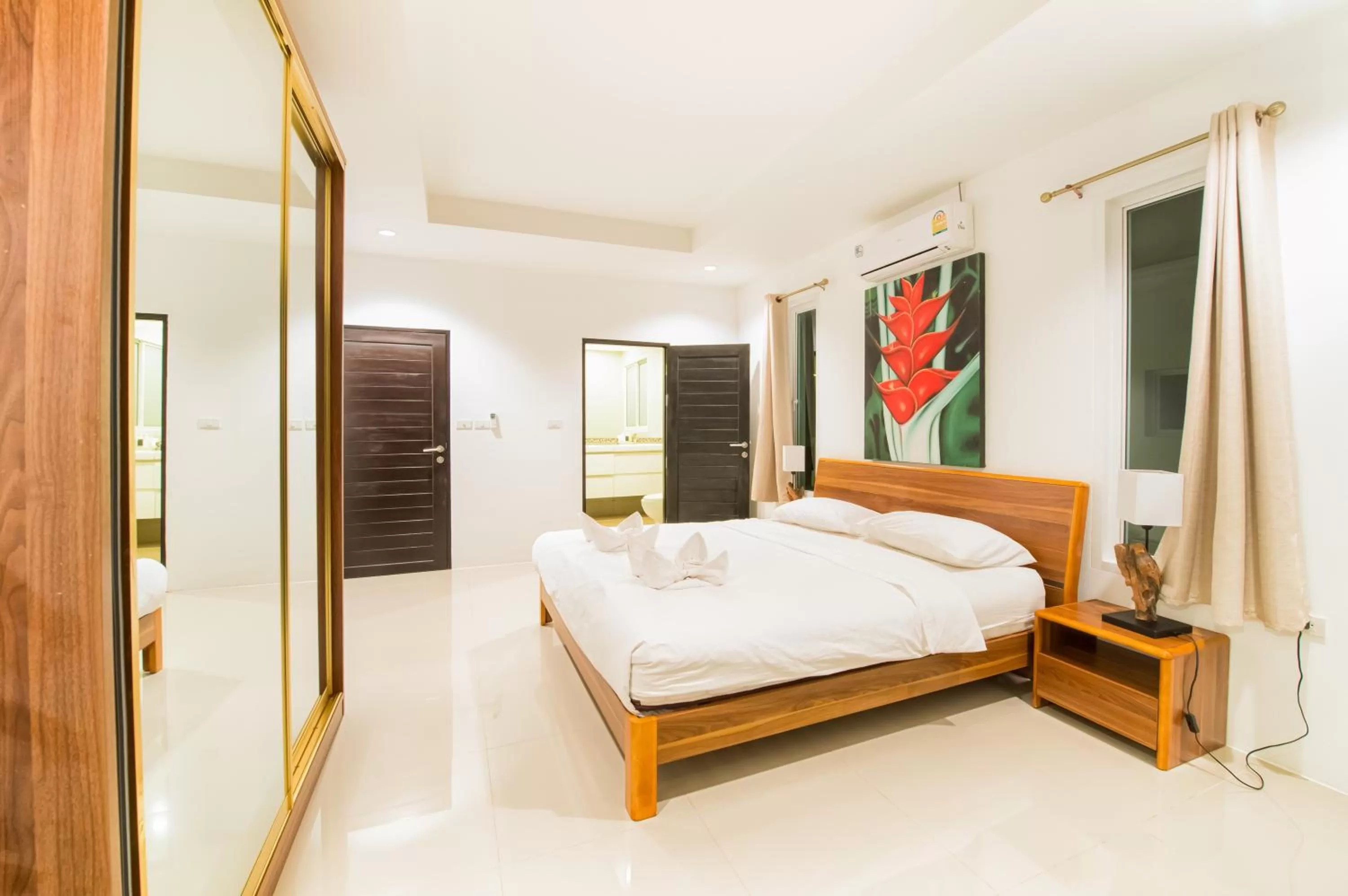 Photo of the whole room, Bed in Oriental Beach Pearl Resort