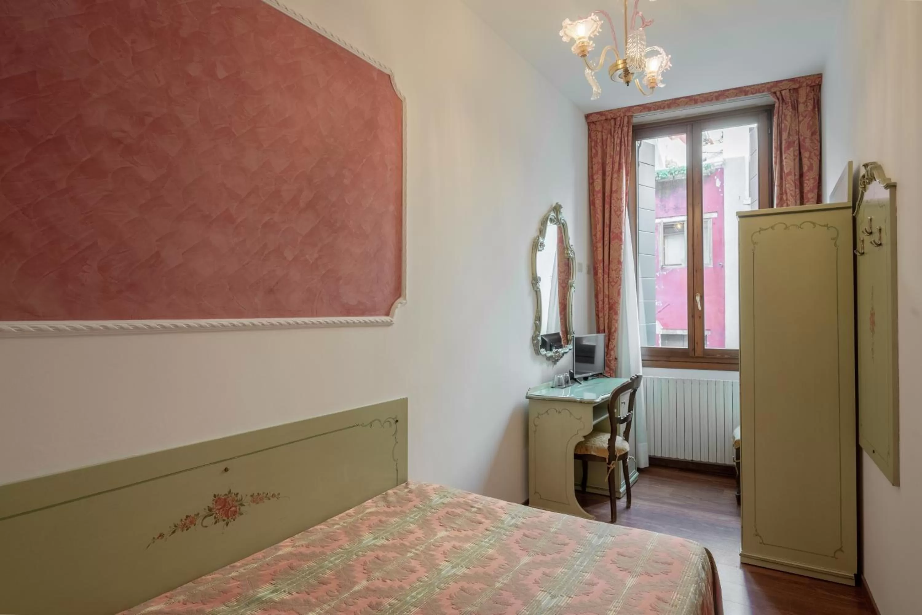 Bedroom, Bed in Hotel al Sotoportego