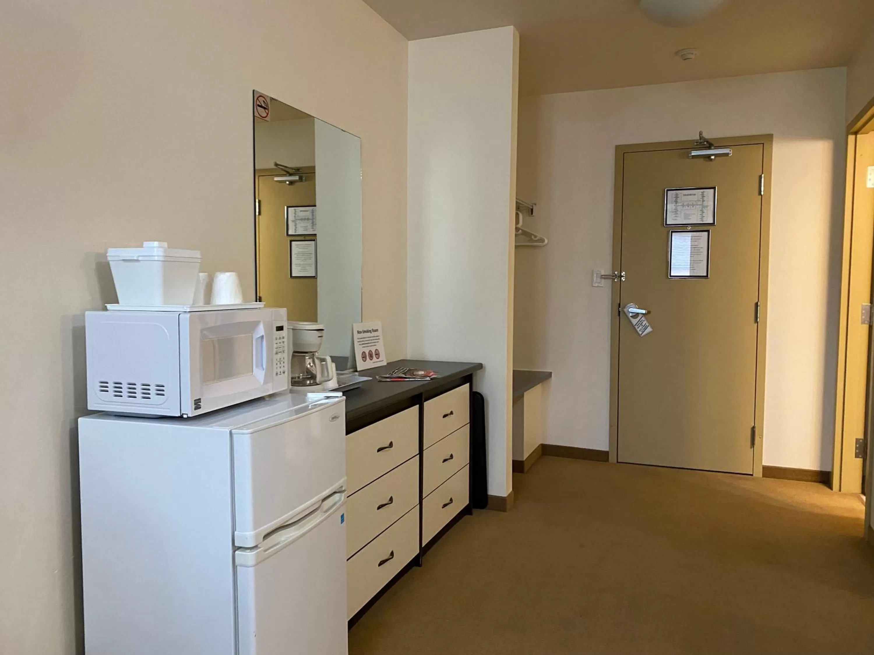 minibar in Sleep Suite Motel