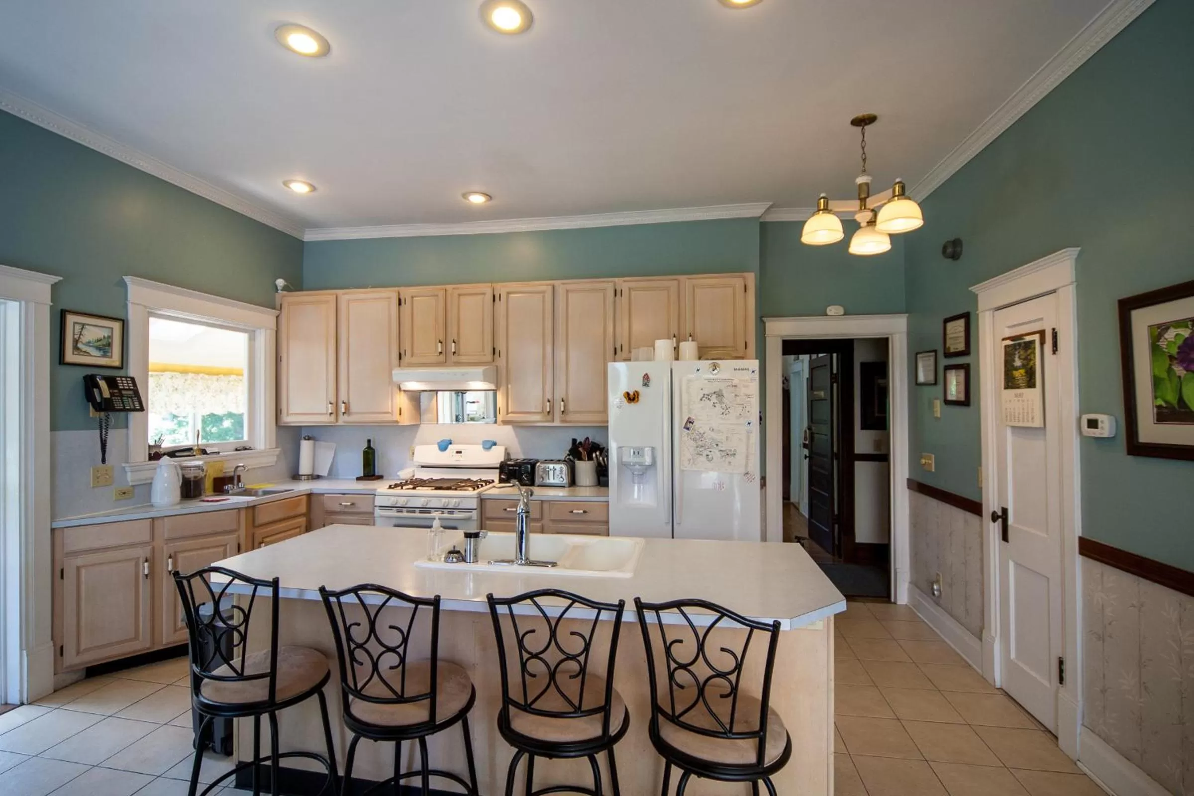 Restaurant/places to eat in Friendly City Inn B&B