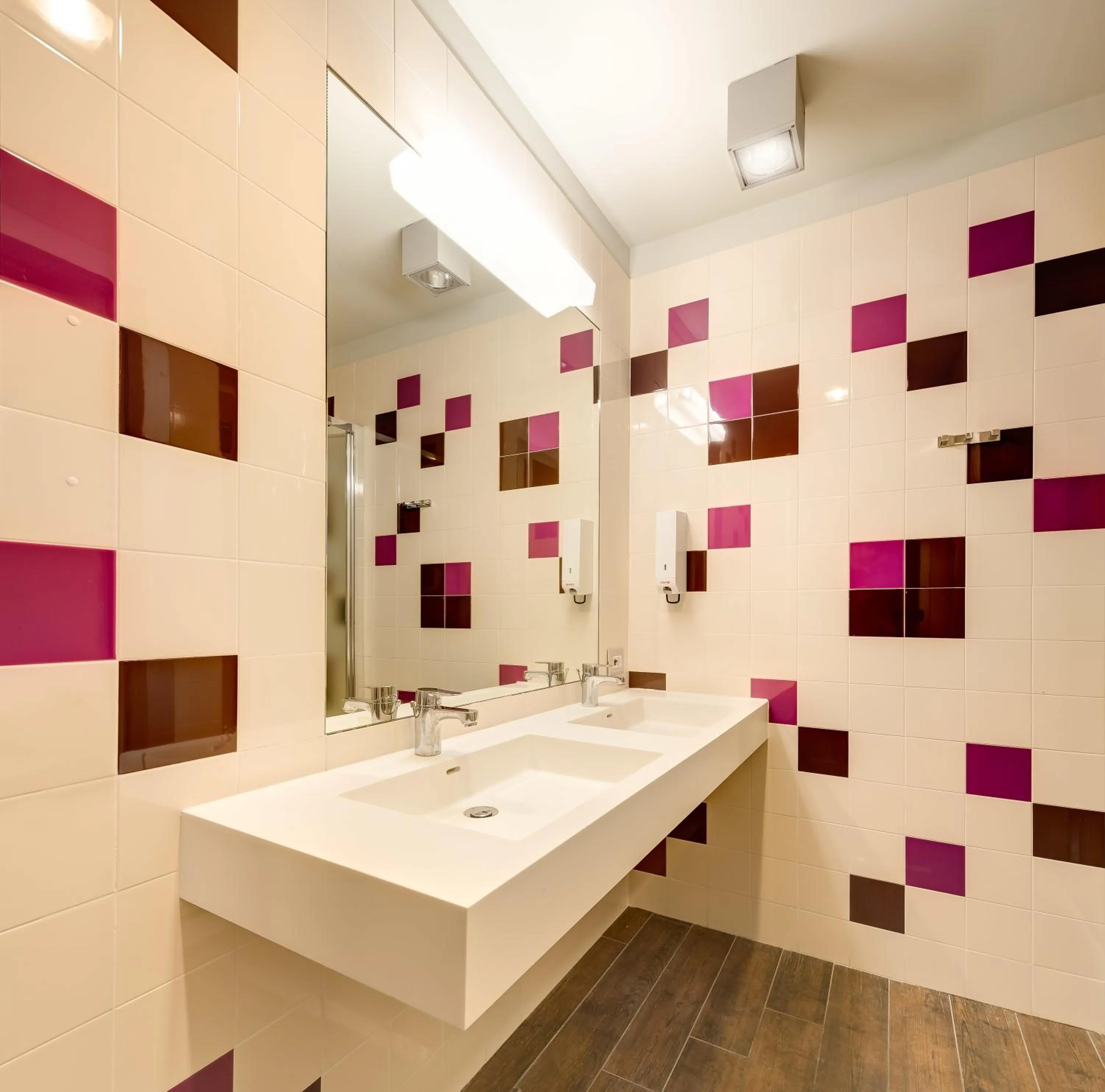 Shower in Generator Venice