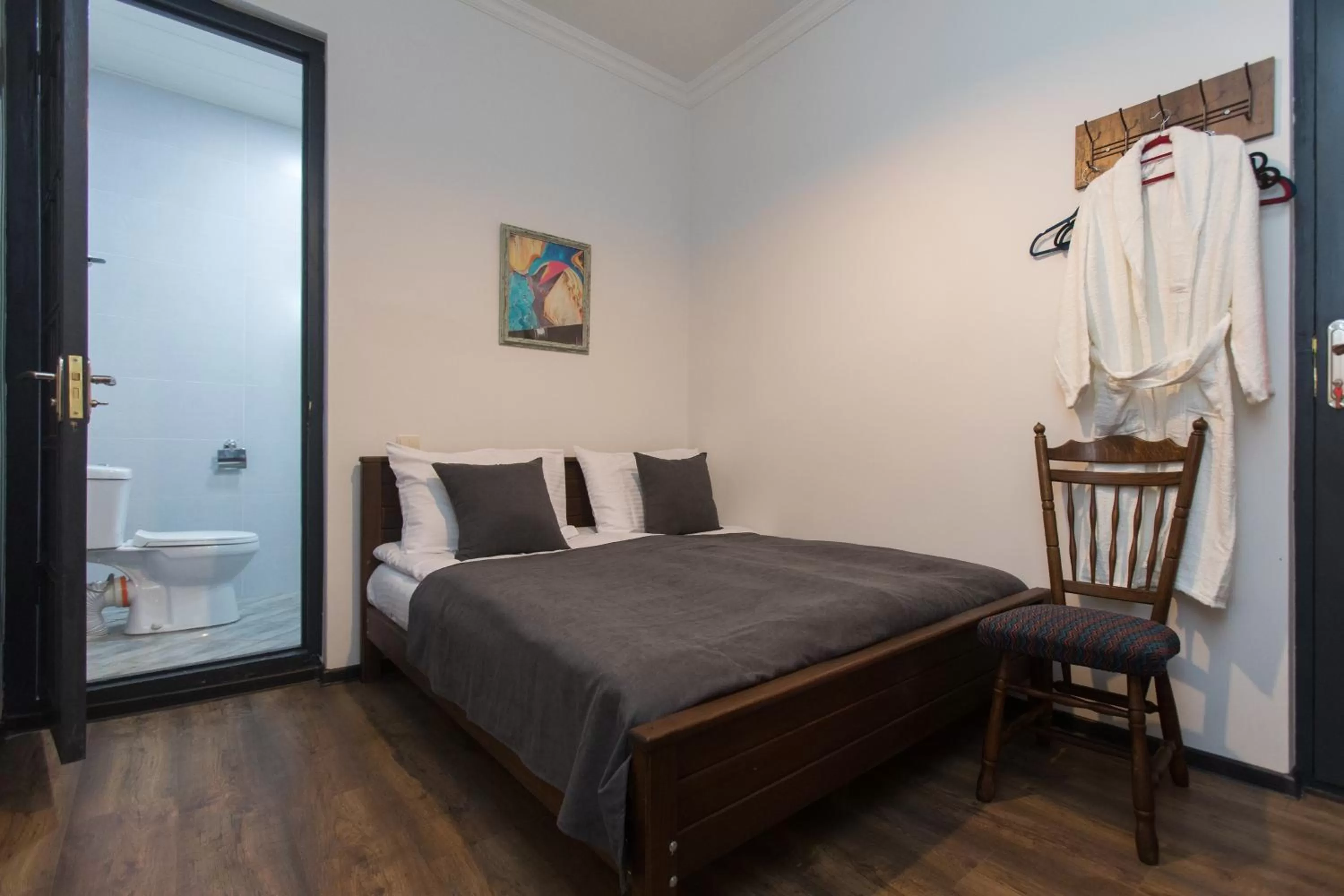 Photo of the whole room, Bed in Grape House