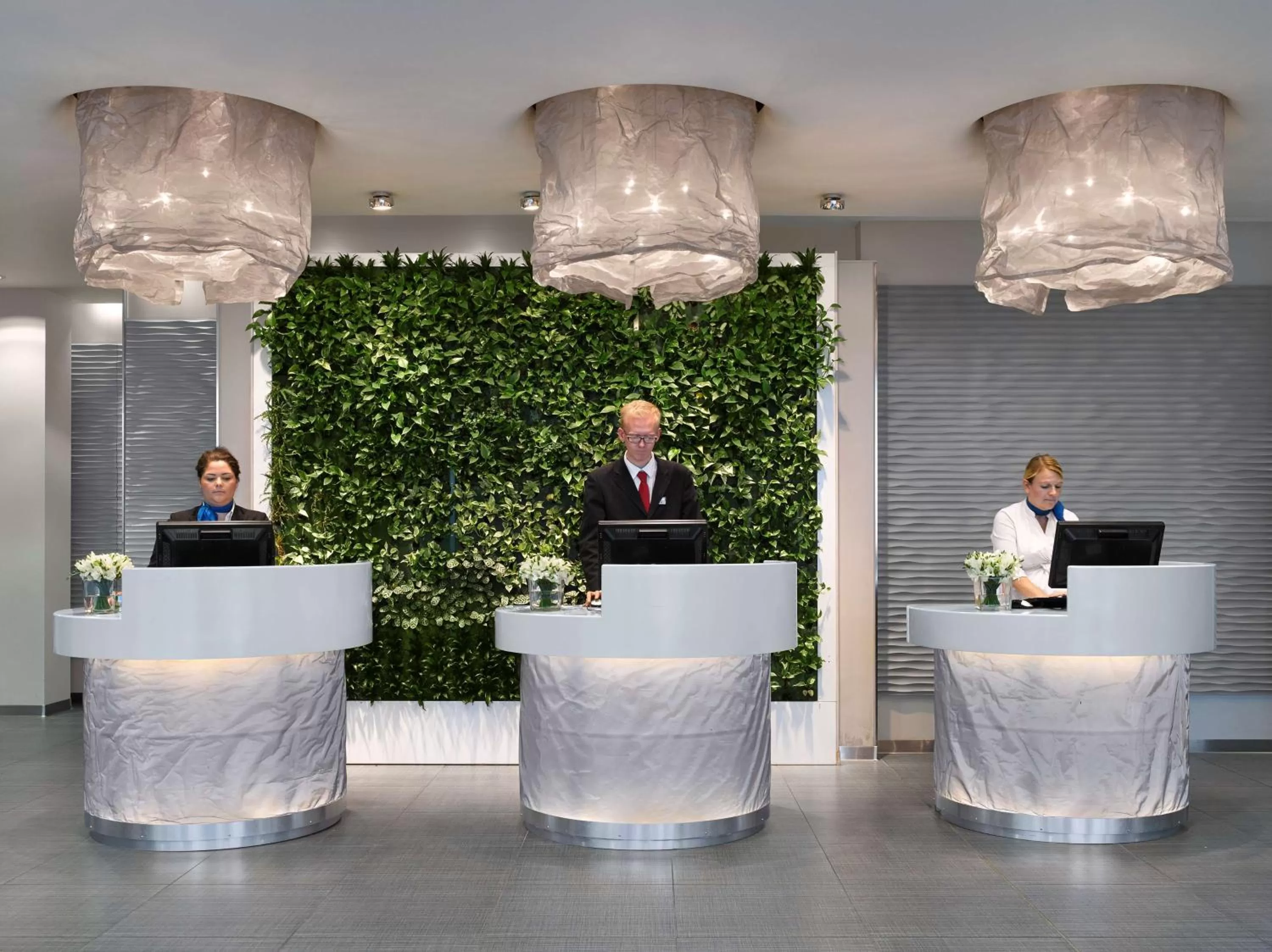 Lobby or reception in Radisson Blu Hotel East Midlands Airport