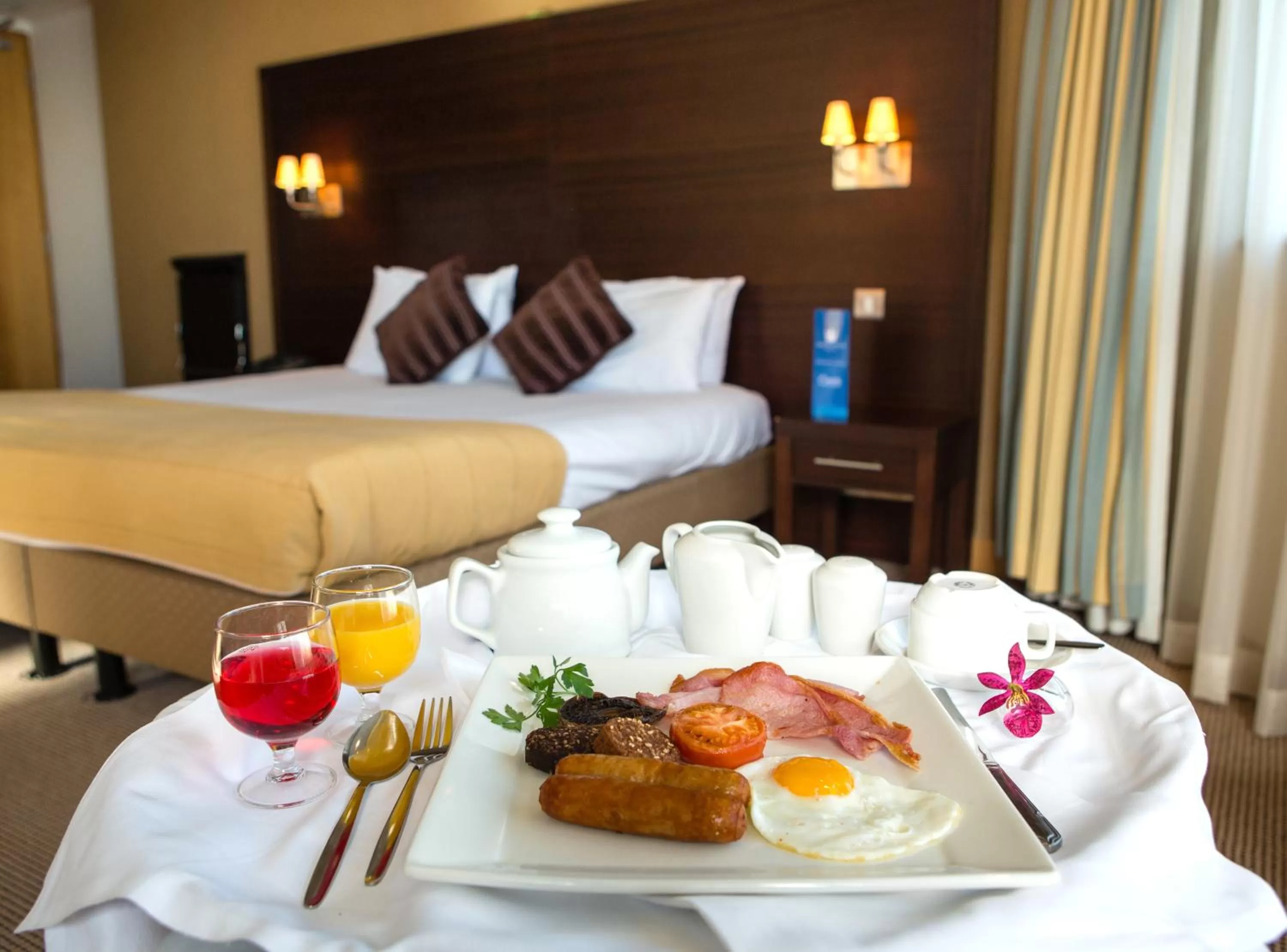 Bedroom, Bed in White Sands Hotel