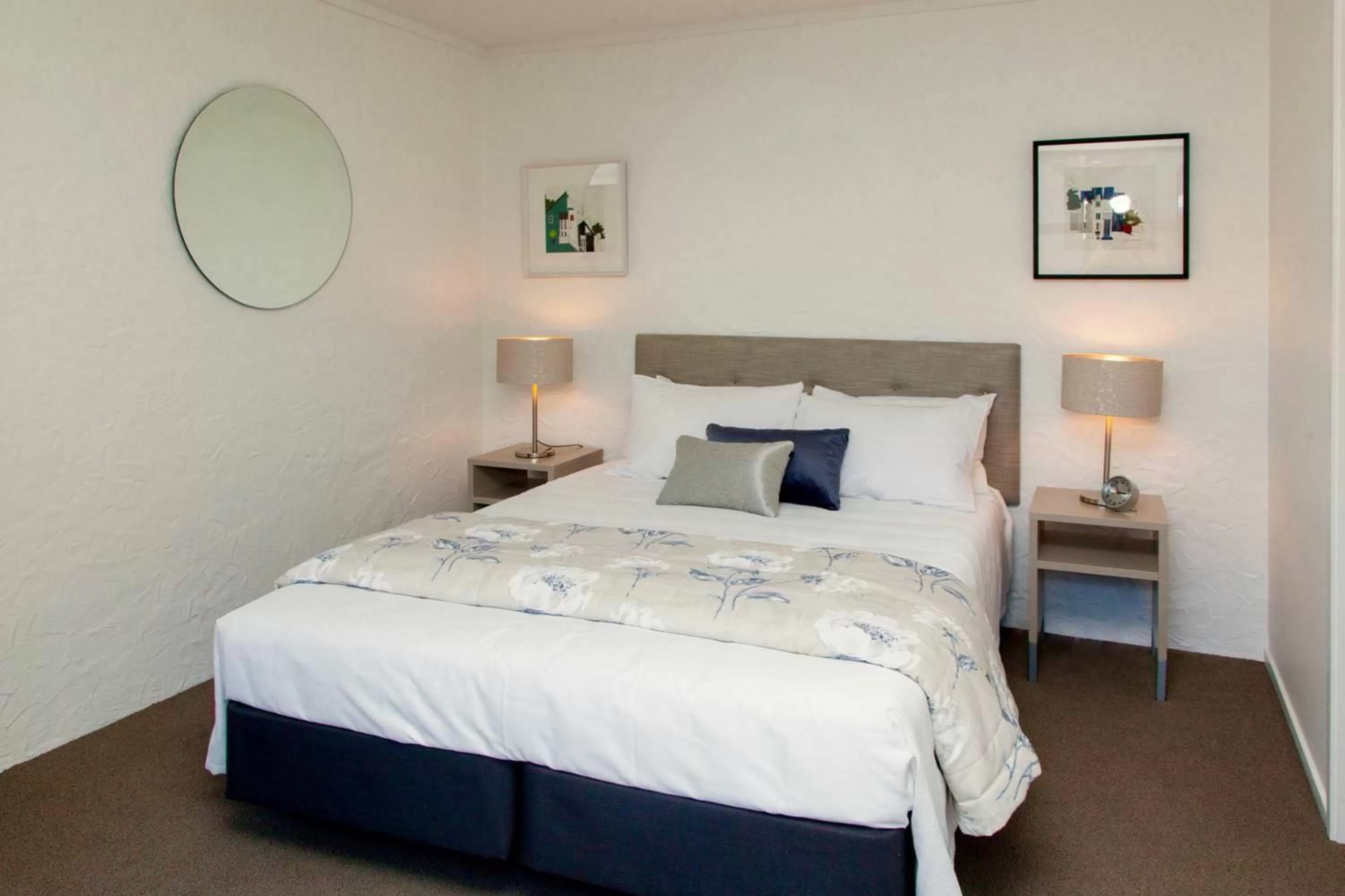 Photo of the whole room, Bed in Aria on Bank