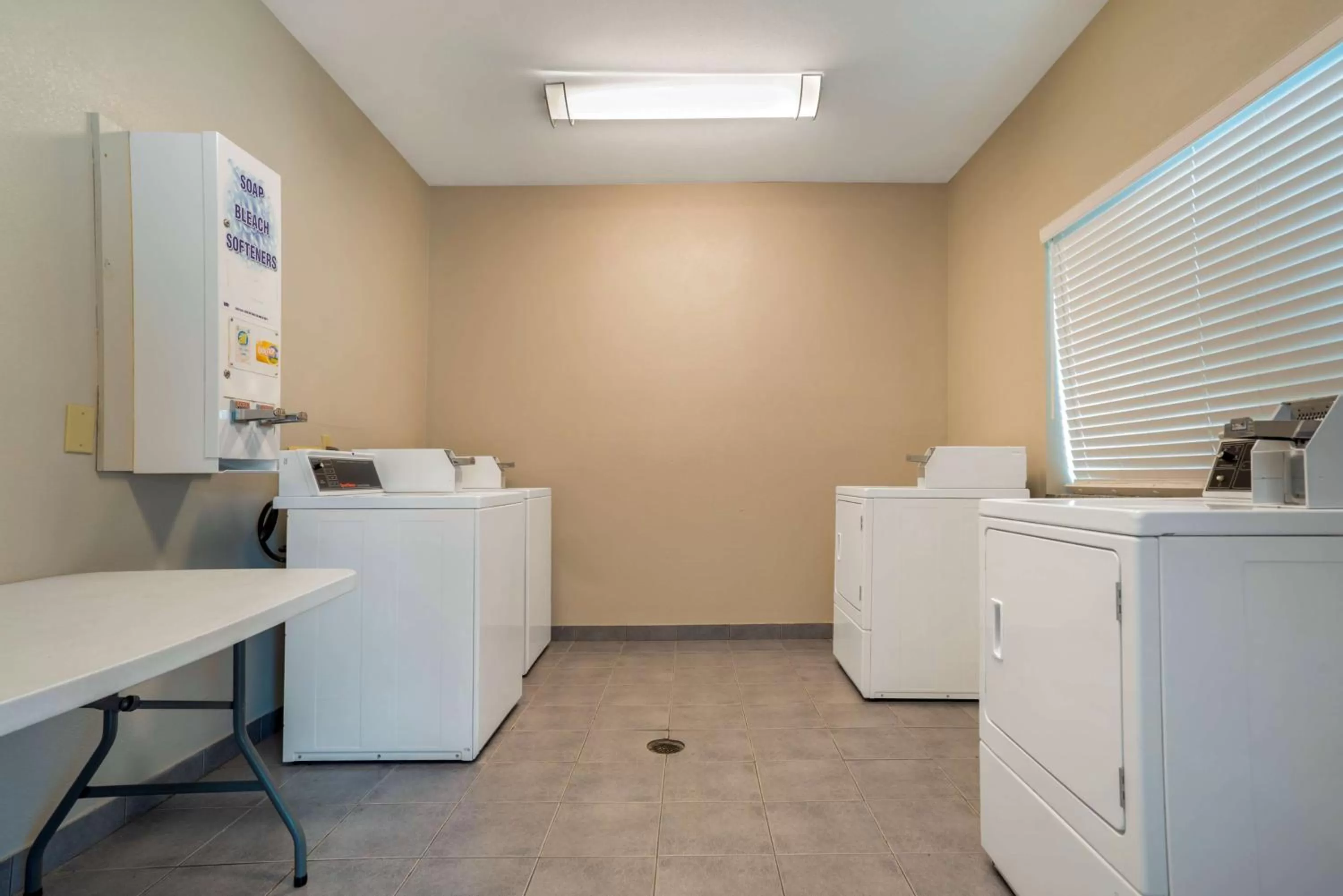 laundry in Best Western Wakulla Inn & Suites