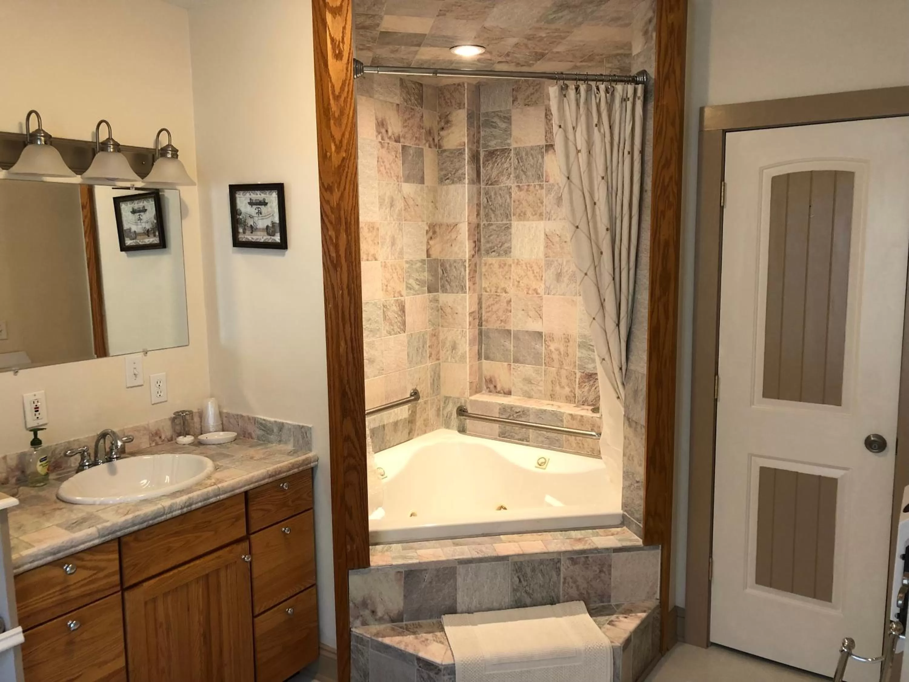 Bathroom in Stamford Gables Bed and Breakfast