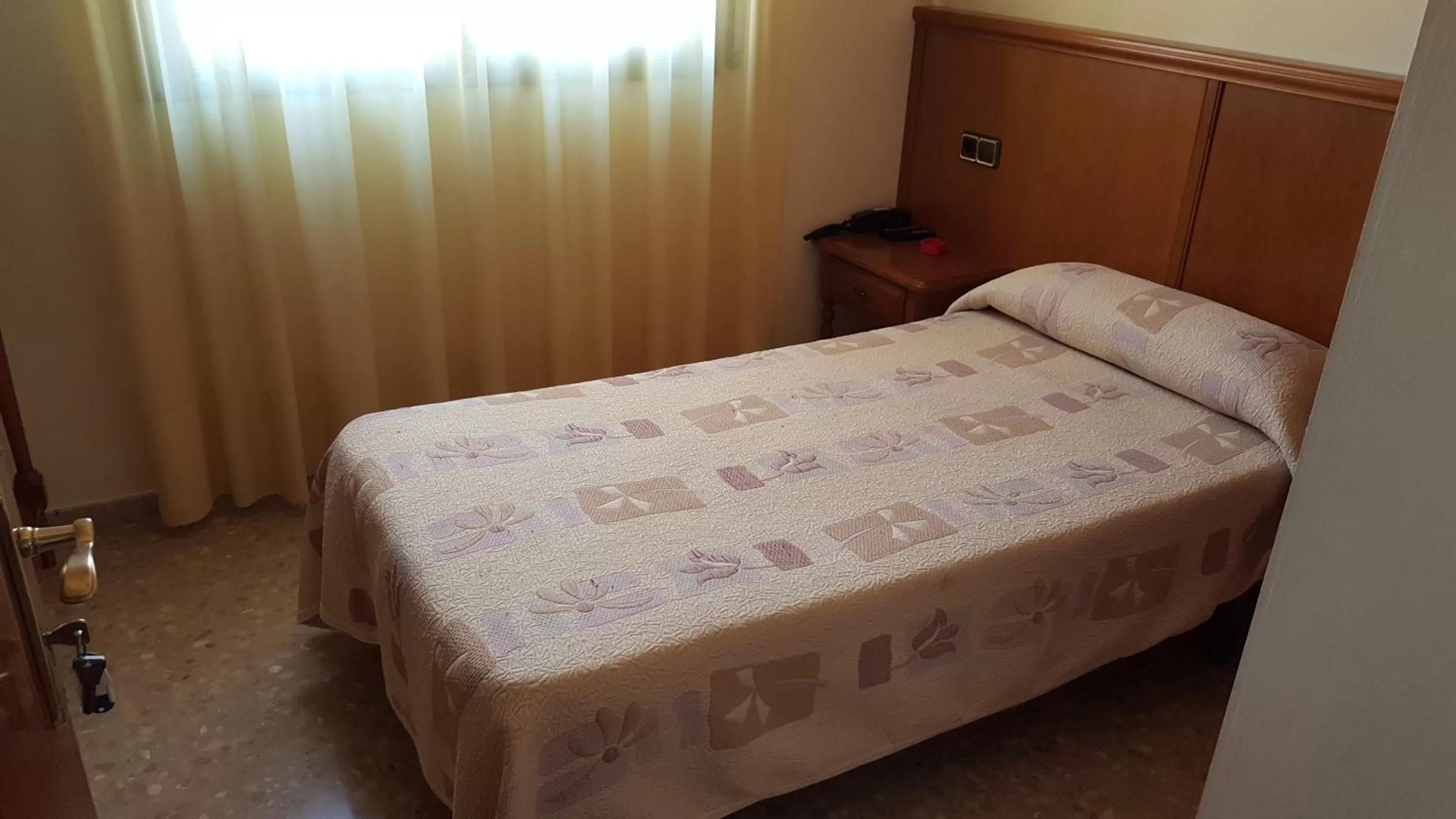 Bed in Hotel Reina Isabel