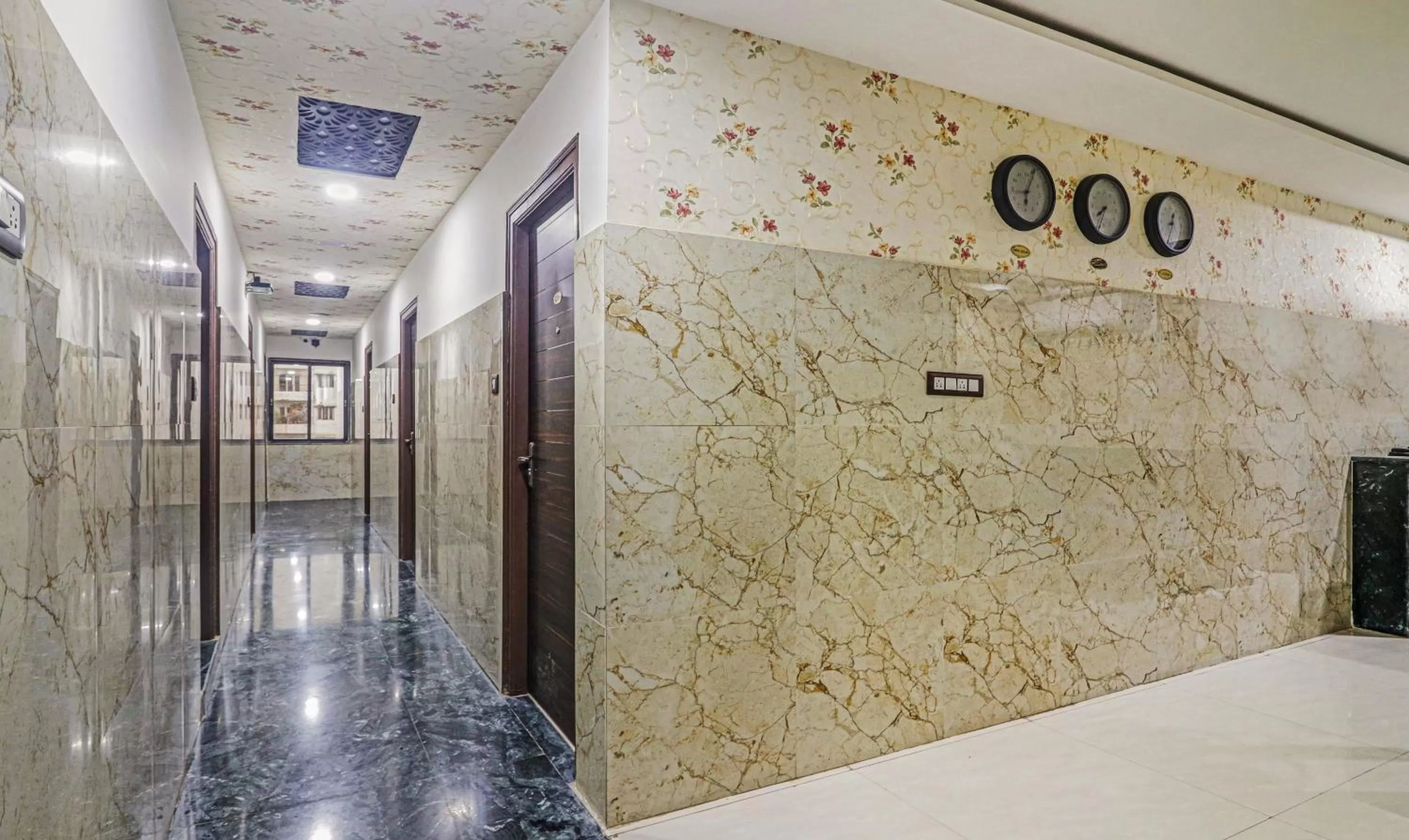 Lobby or reception in Itsy Hotels J A Royal Suites Manikonda