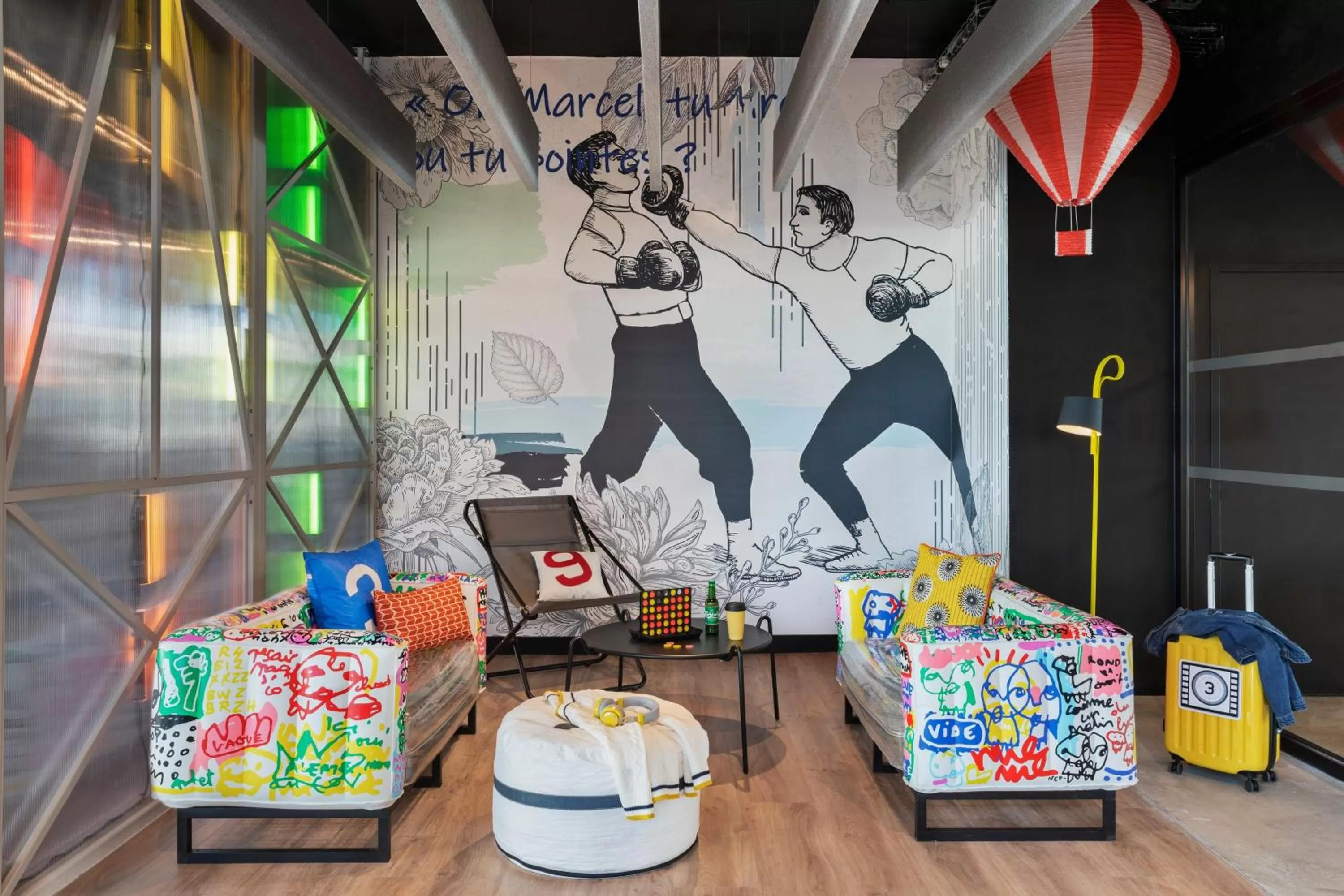 Lounge or bar in Moxy La Ciotat