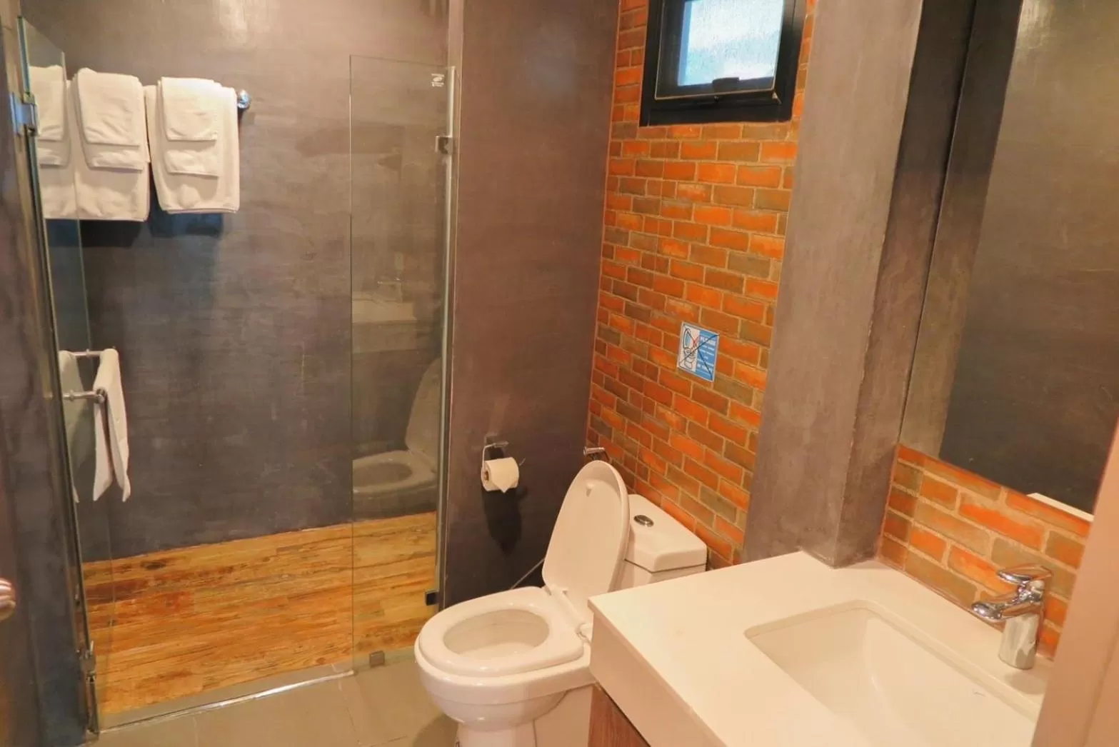 Bathroom in V20 Boutique Jacuzzi Hotel