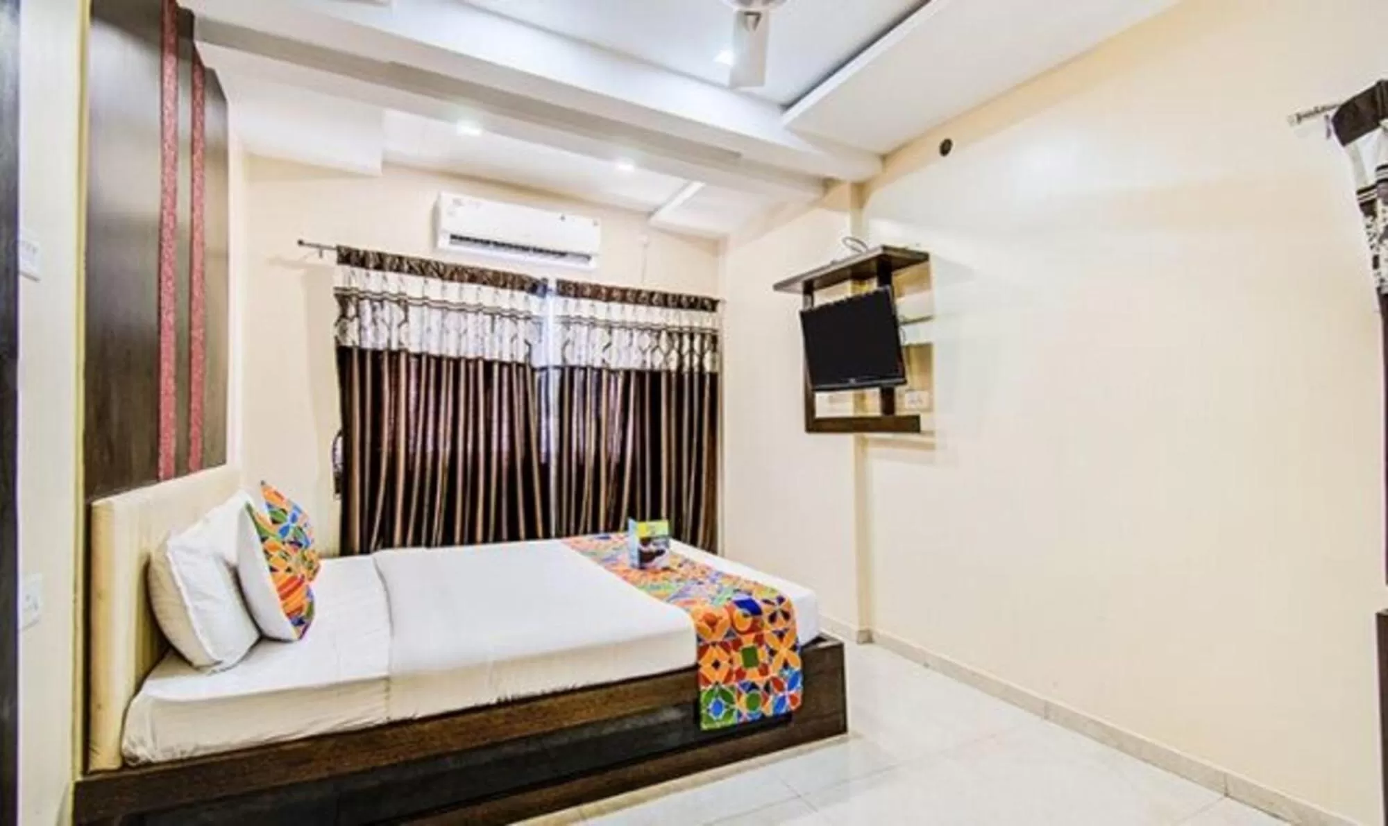 TV and multimedia, Bed in FabHotel Krishna Regency