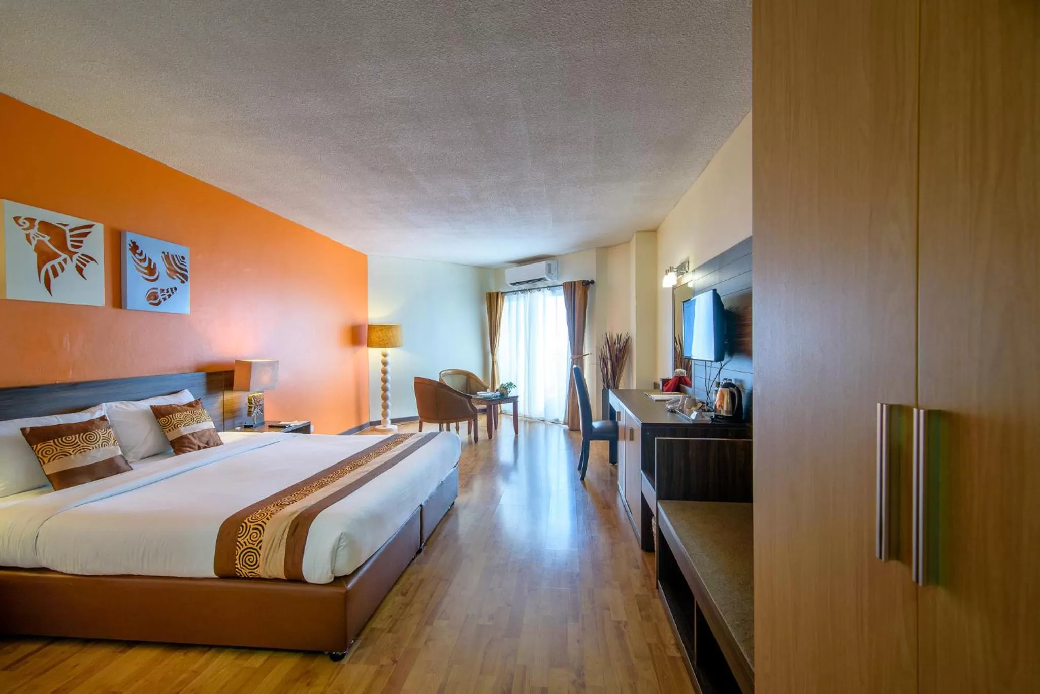 Bed in Golden Beach Cha-Am Hotel