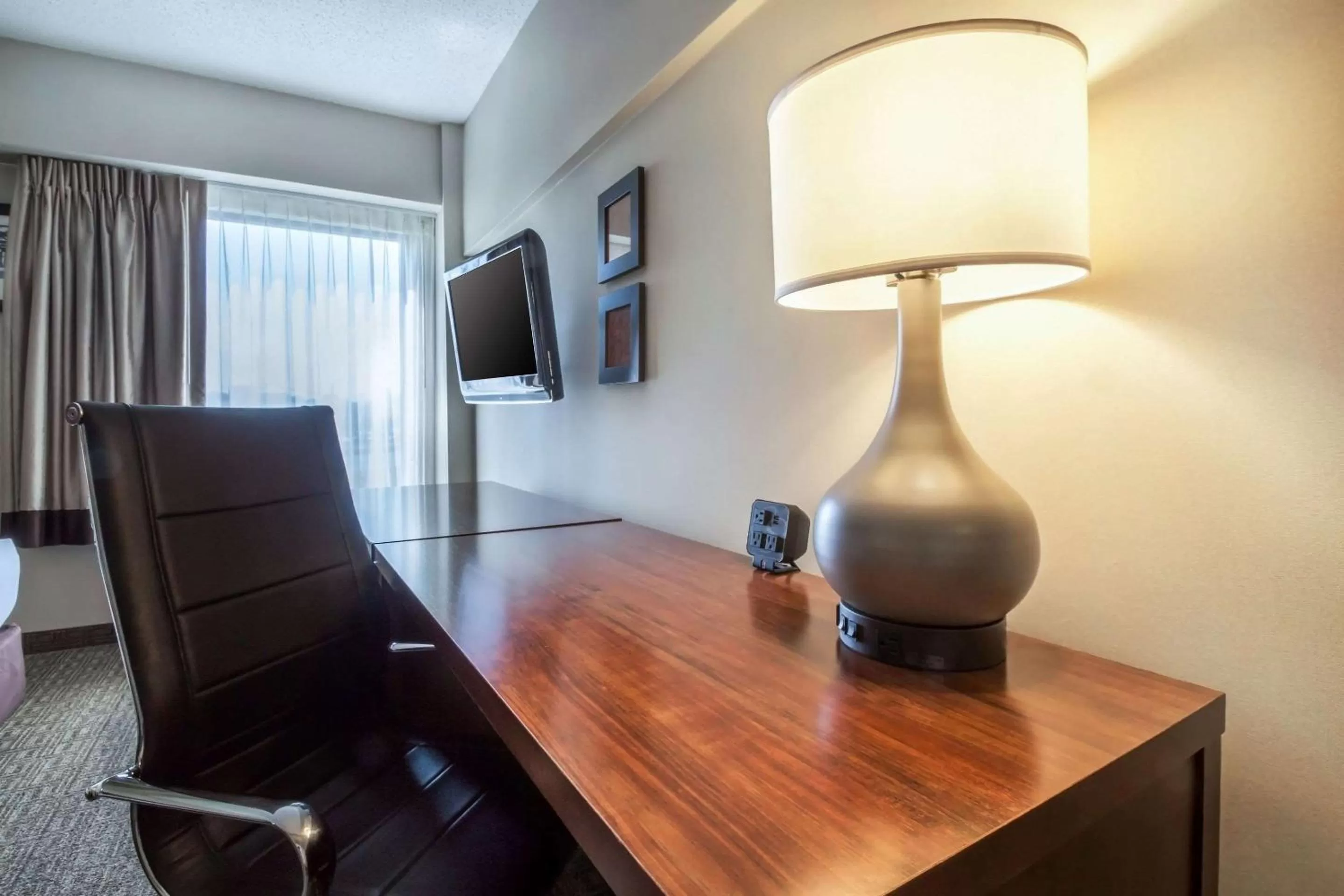 Photo of the whole room in Comfort Suites at Woodbridge