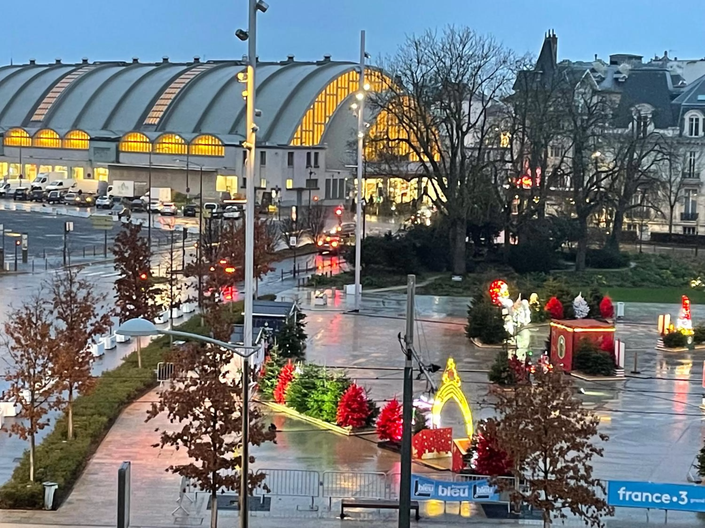 City view in Hôtel Porte Mars Reims Gare Centre Arena